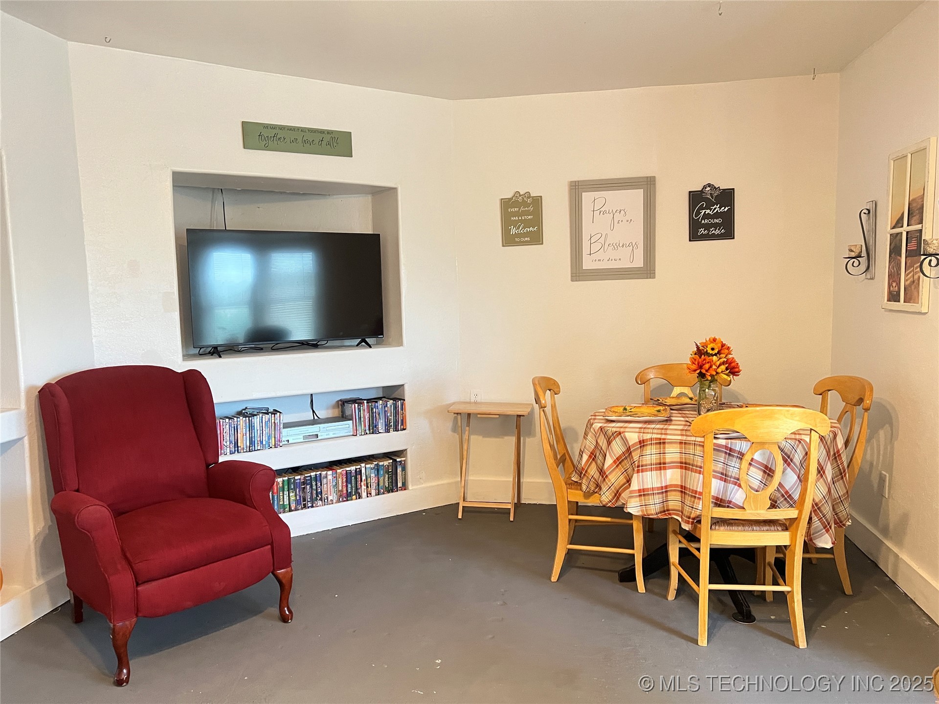 24273 Highway 2 Property Photo 11