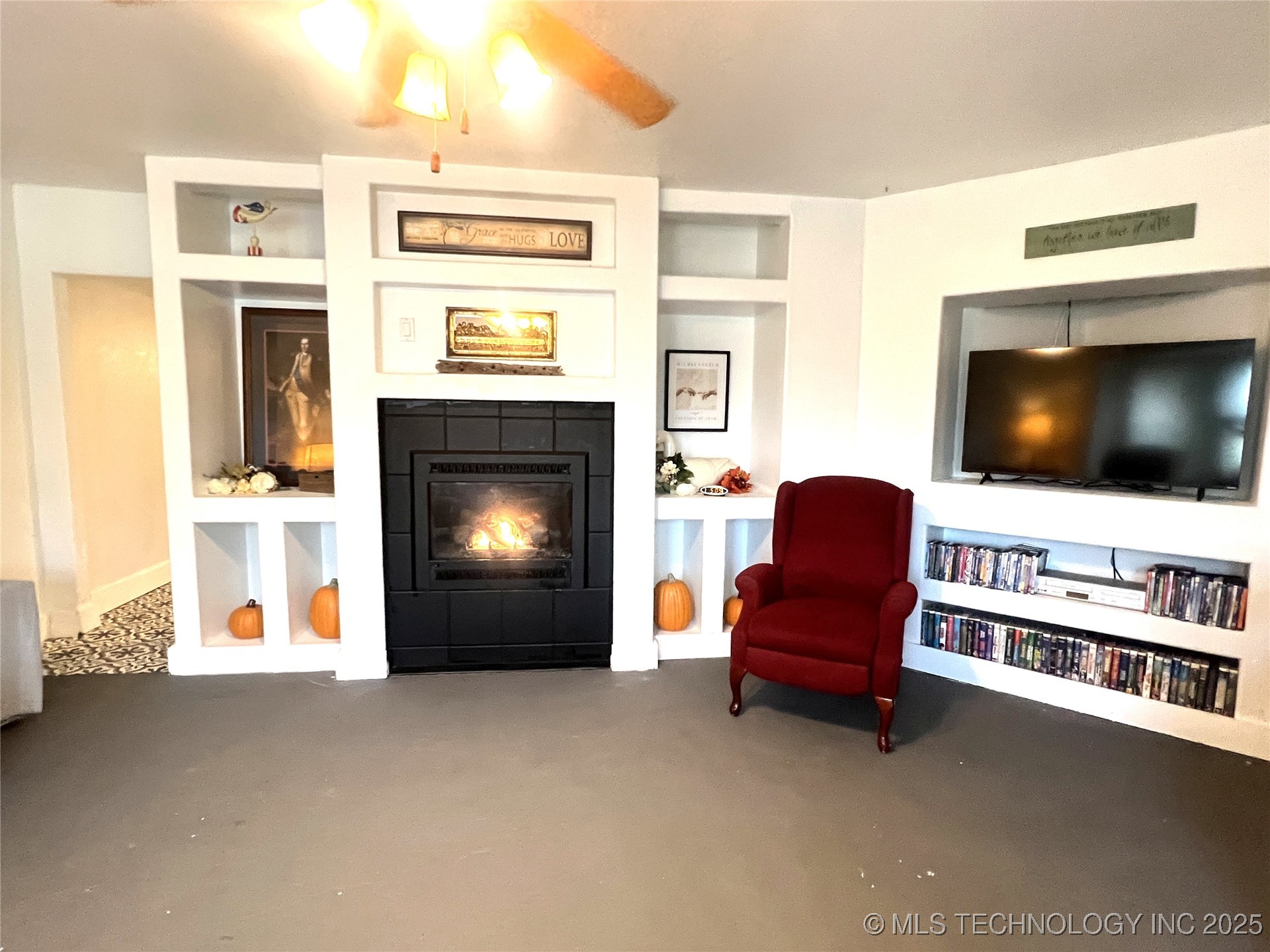 24273 Highway 2 Property Photo 12