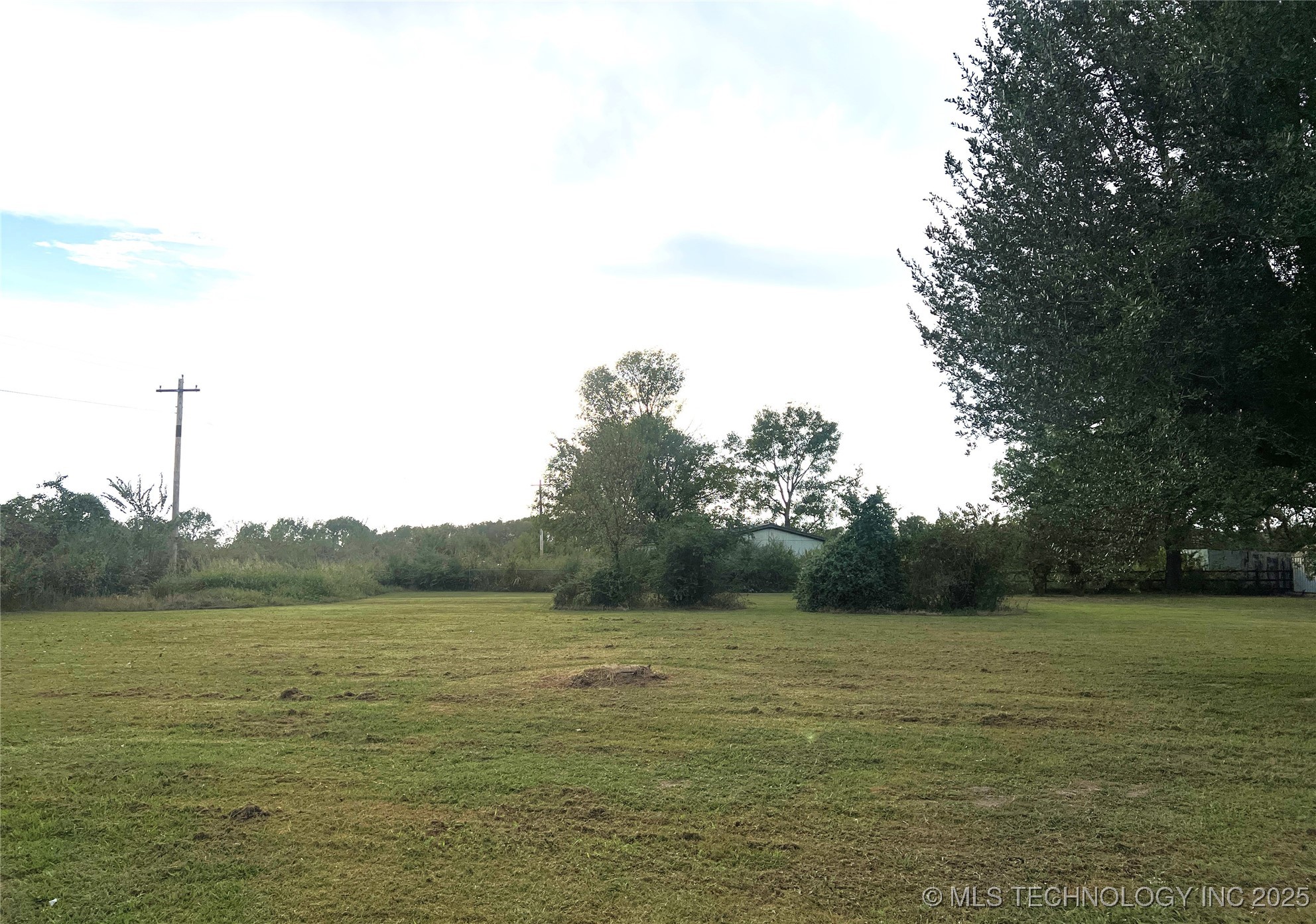 24273 Highway 2 Property Photo 48