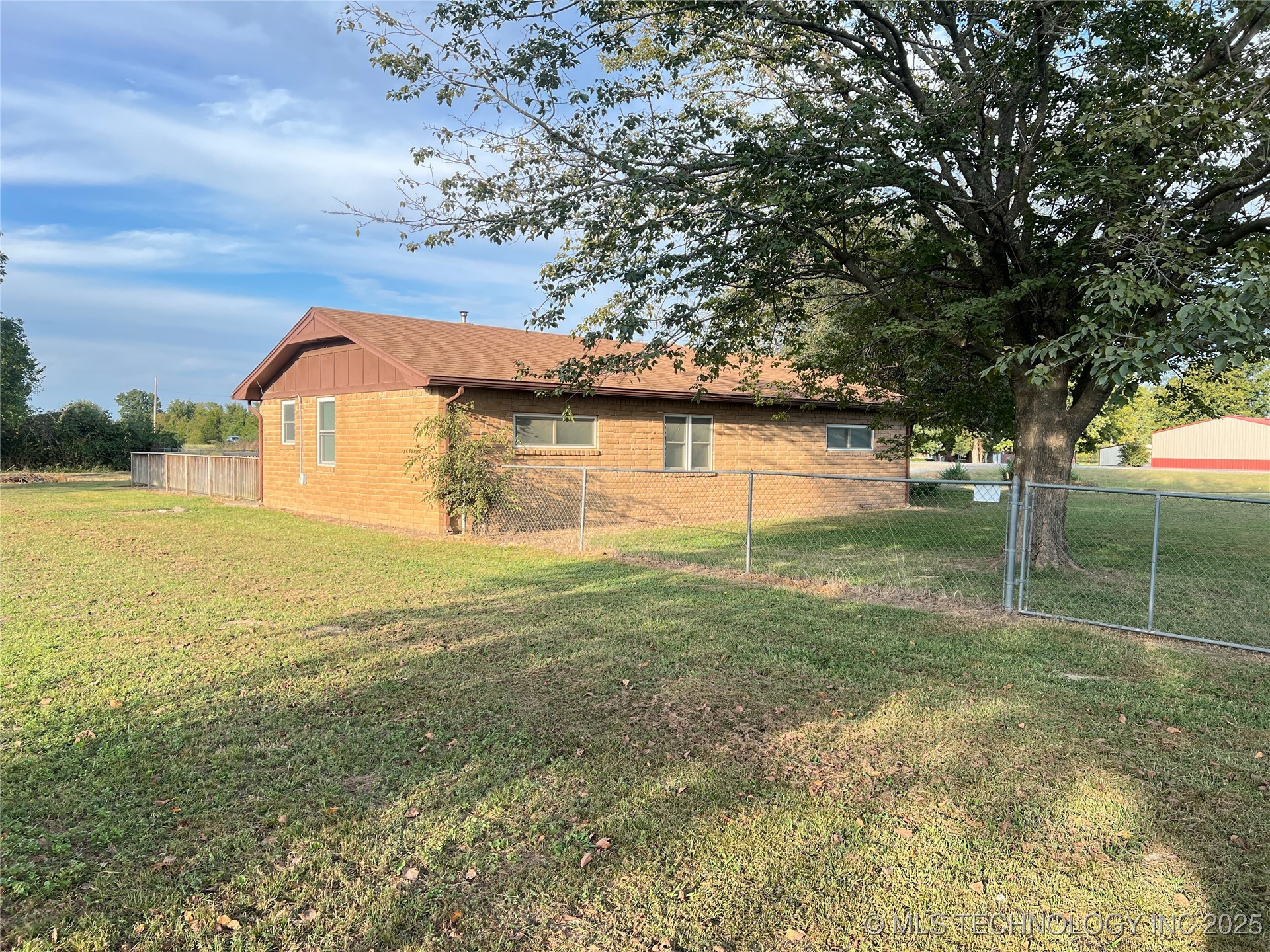 24273 Highway 2 Property Photo 52