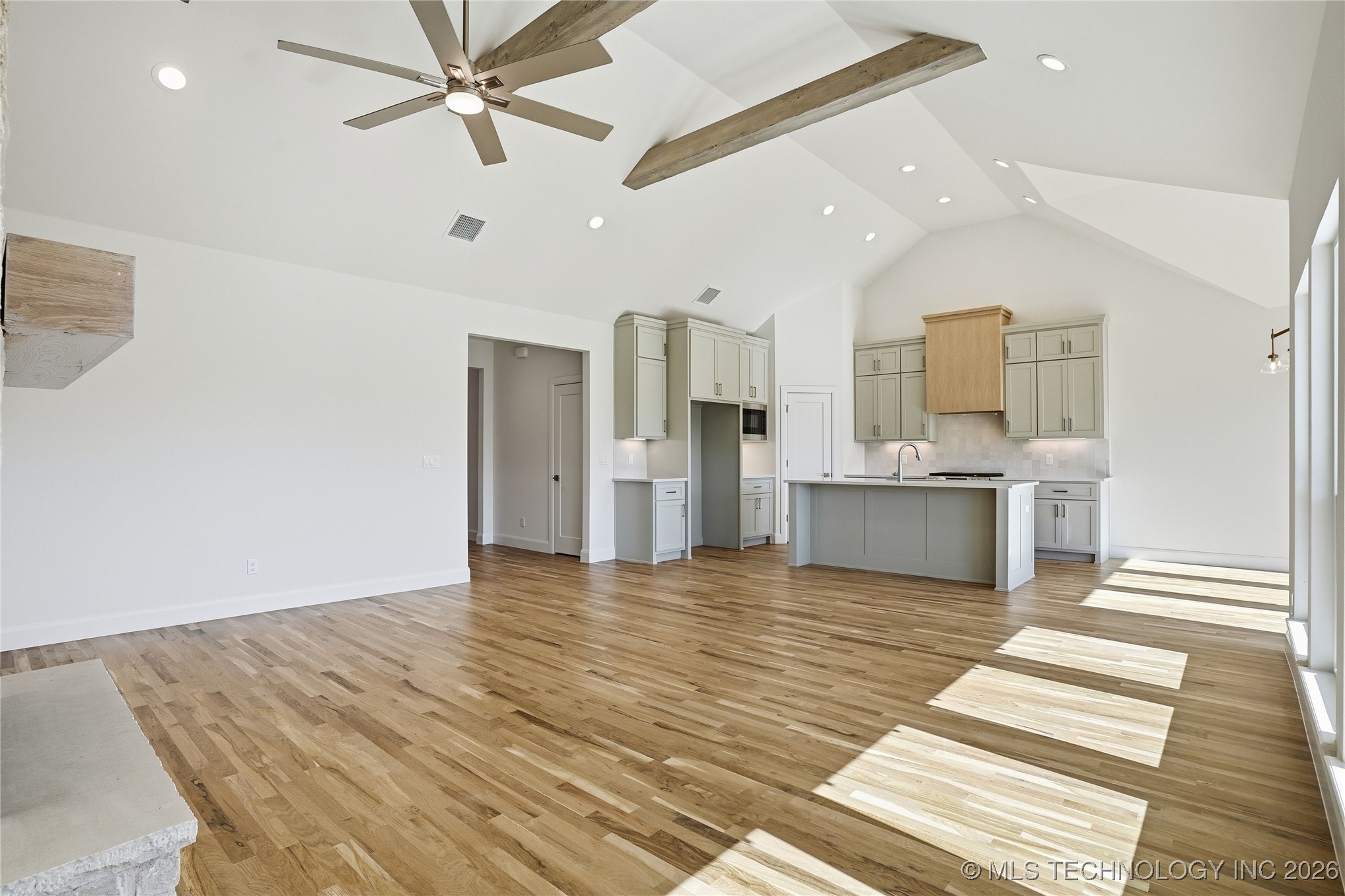 2118 E 138 Street Property Photo 12