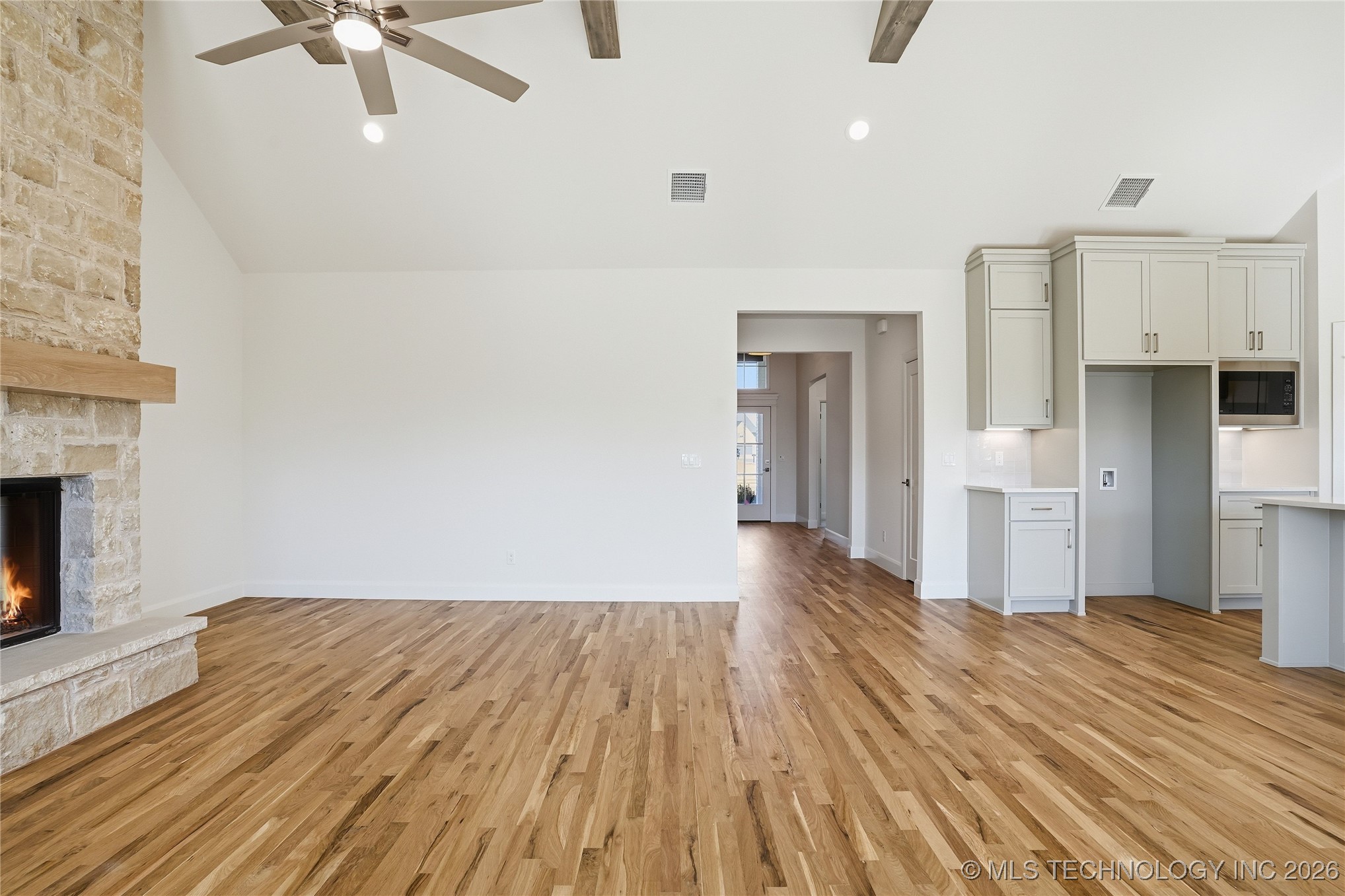 2118 E 138 Street Property Photo 15