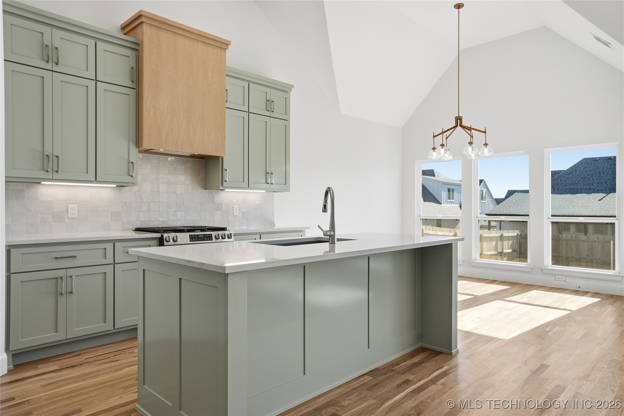 2118 E 138 Street Property Photo 18