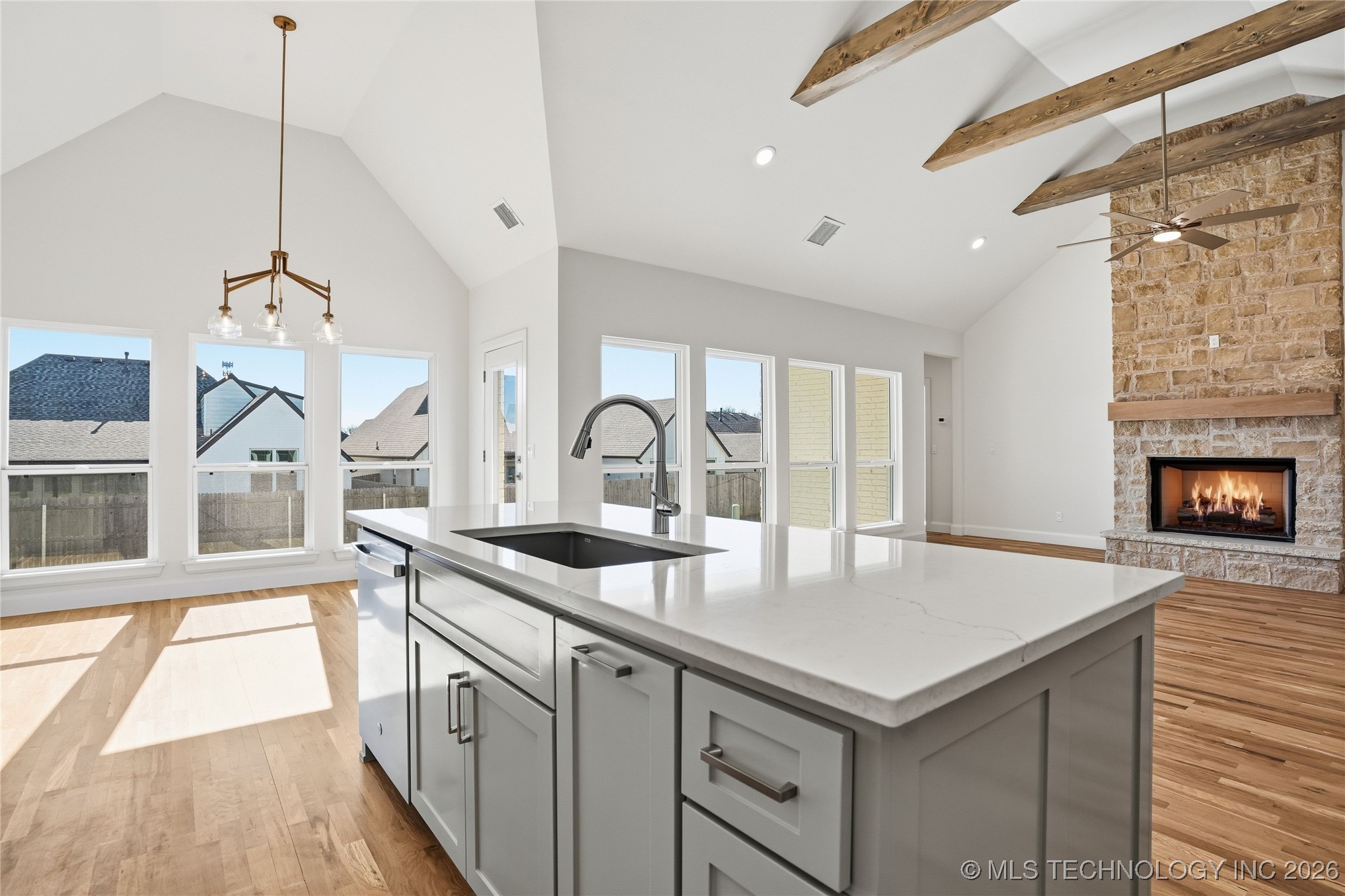 2118 E 138 Street Property Photo 21