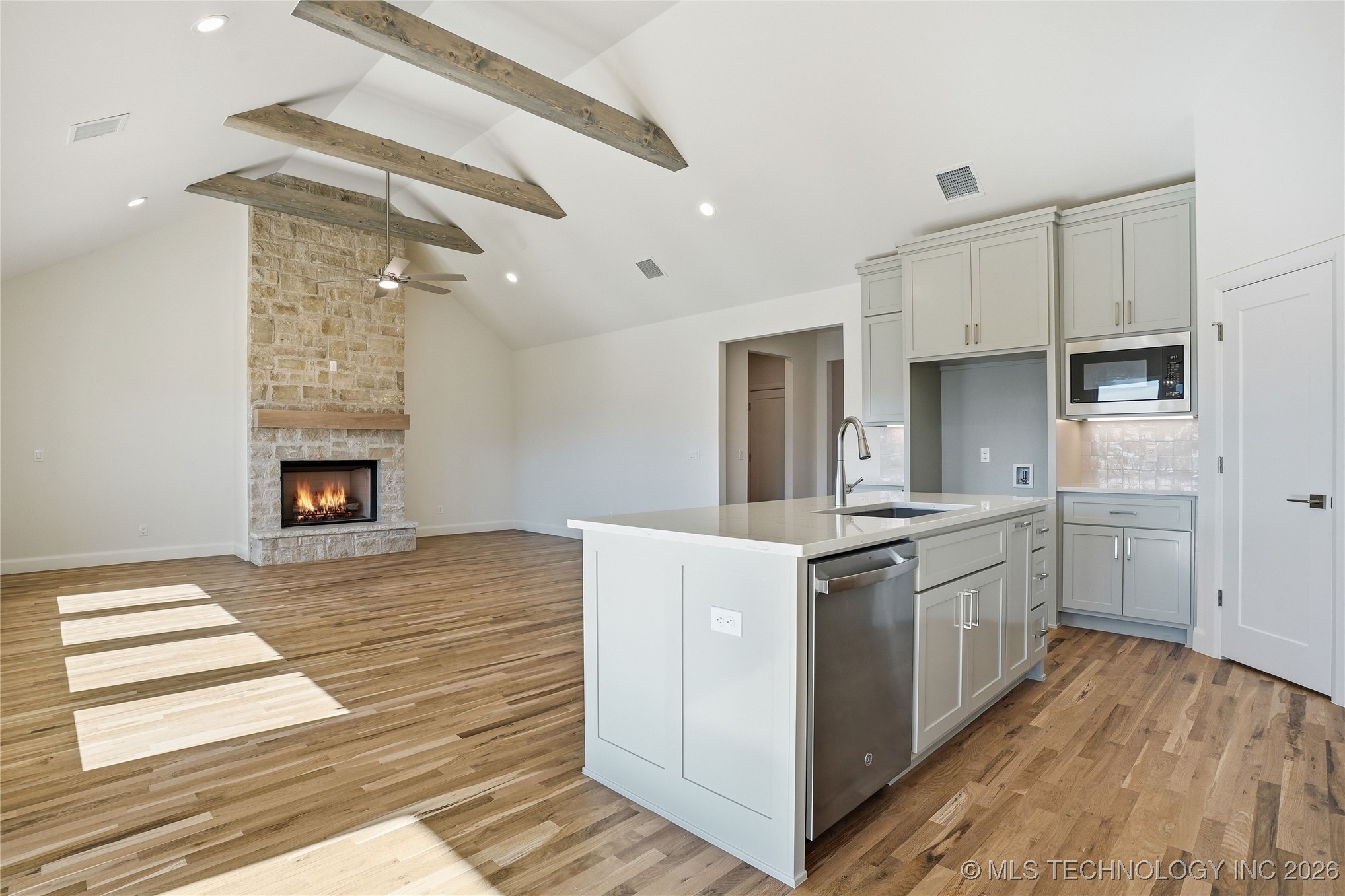 2118 E 138 Street Property Photo 24