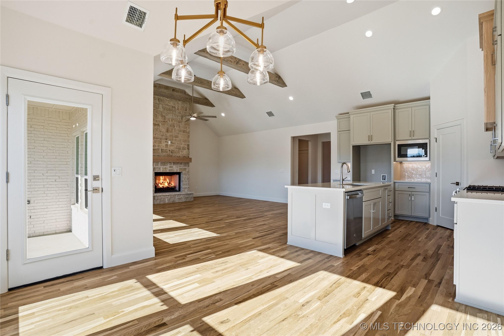 2118 E 138 Street Property Photo 26