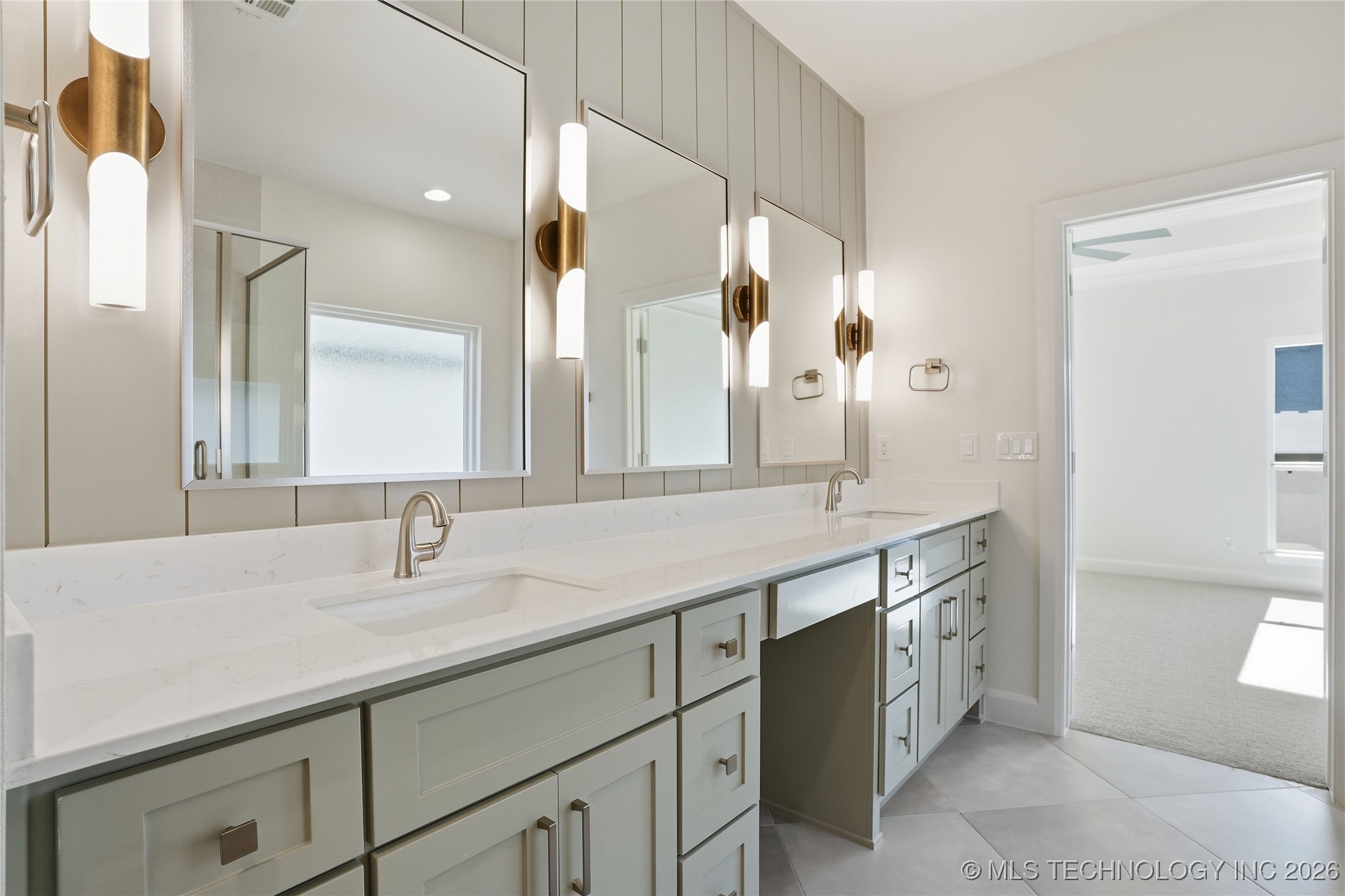 2118 E 138 Street Property Photo 37