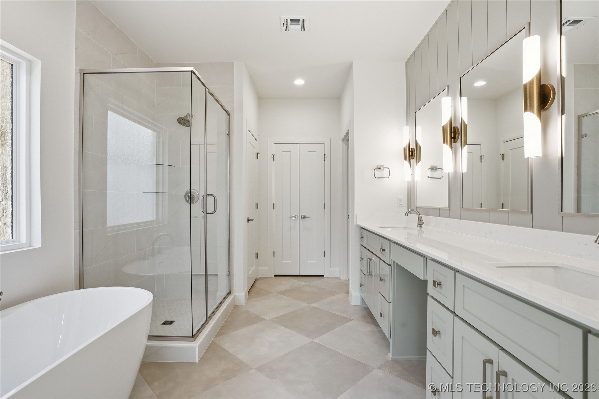 2118 E 138 Street Property Photo 40