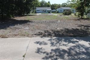 803 E Delaware Avenue Property Photo 3