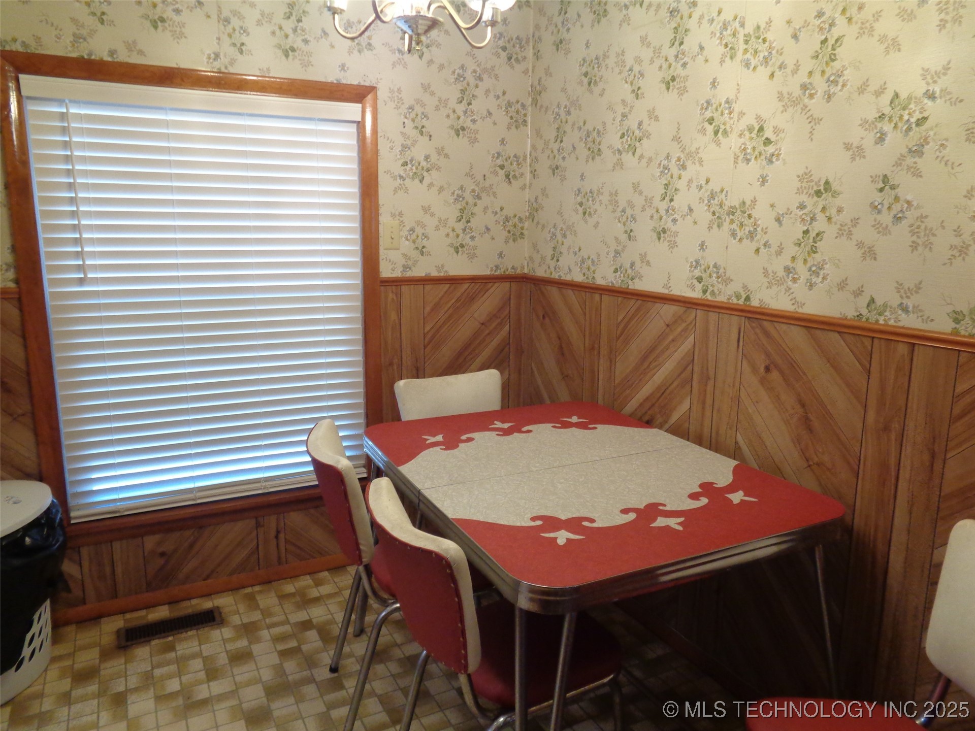 211 Oak Avenue Property Photo 9