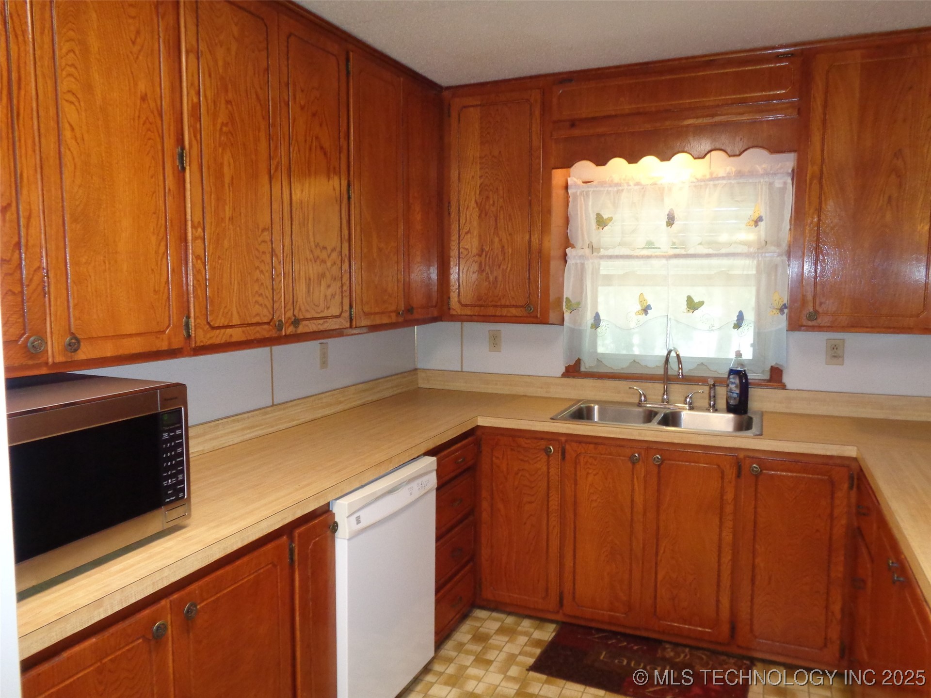 211 Oak Avenue Property Photo 11