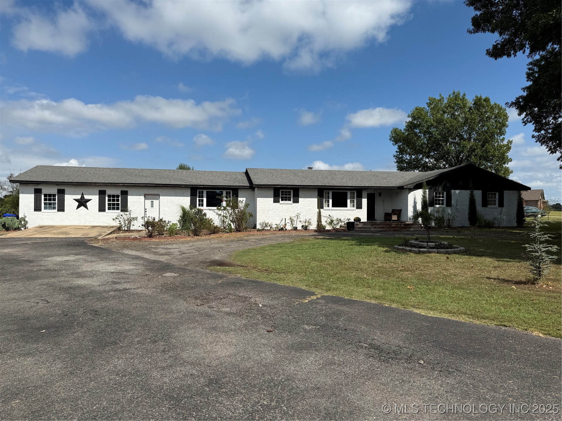 3340 E Smith Ferry Property Photo 1