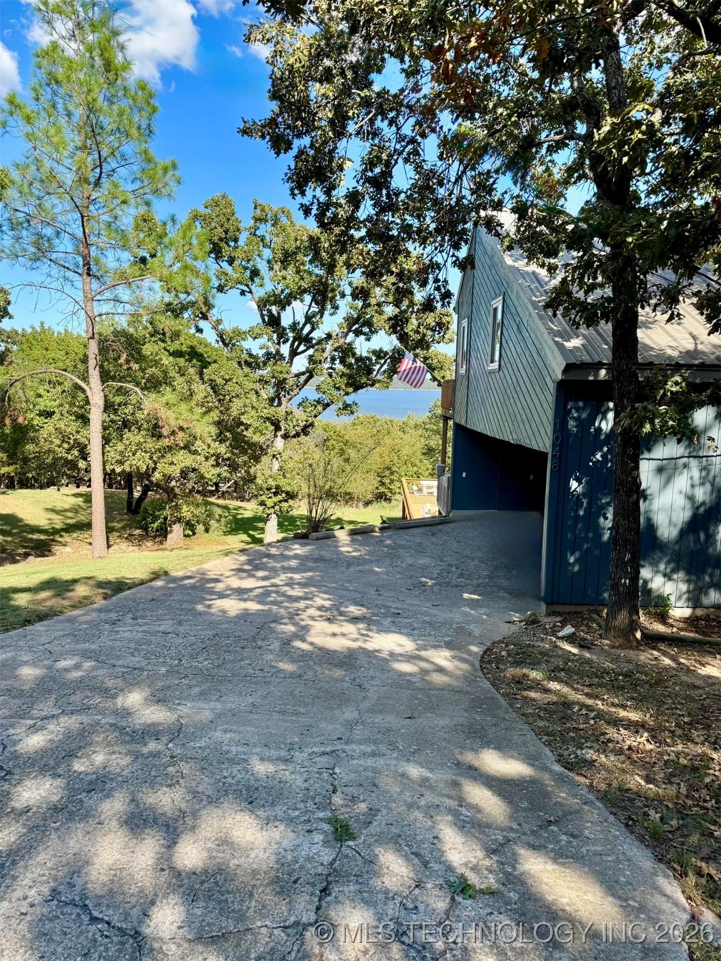 1048 Robin Hood Road Property Photo 3