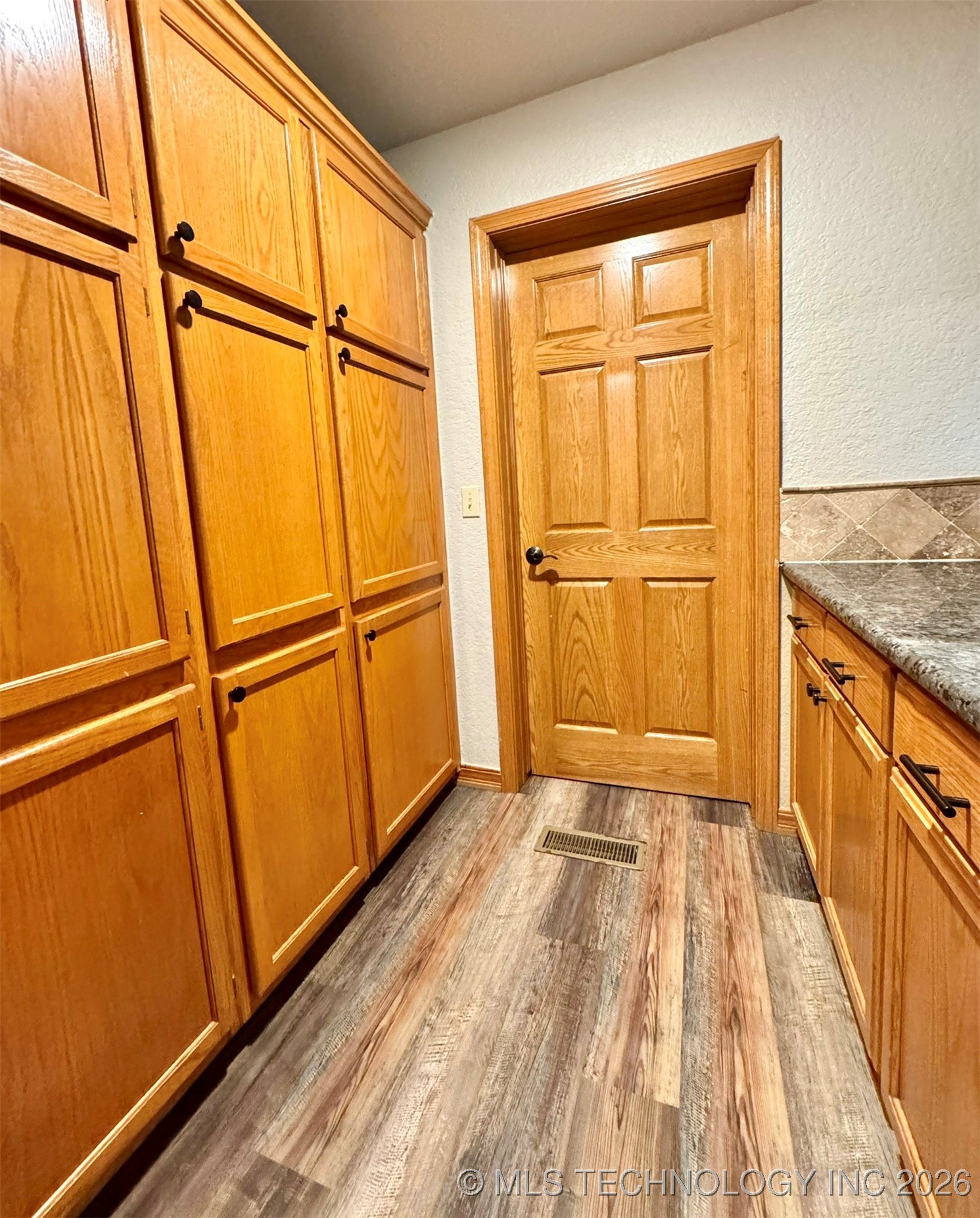 1048 Robin Hood Road Property Photo 45