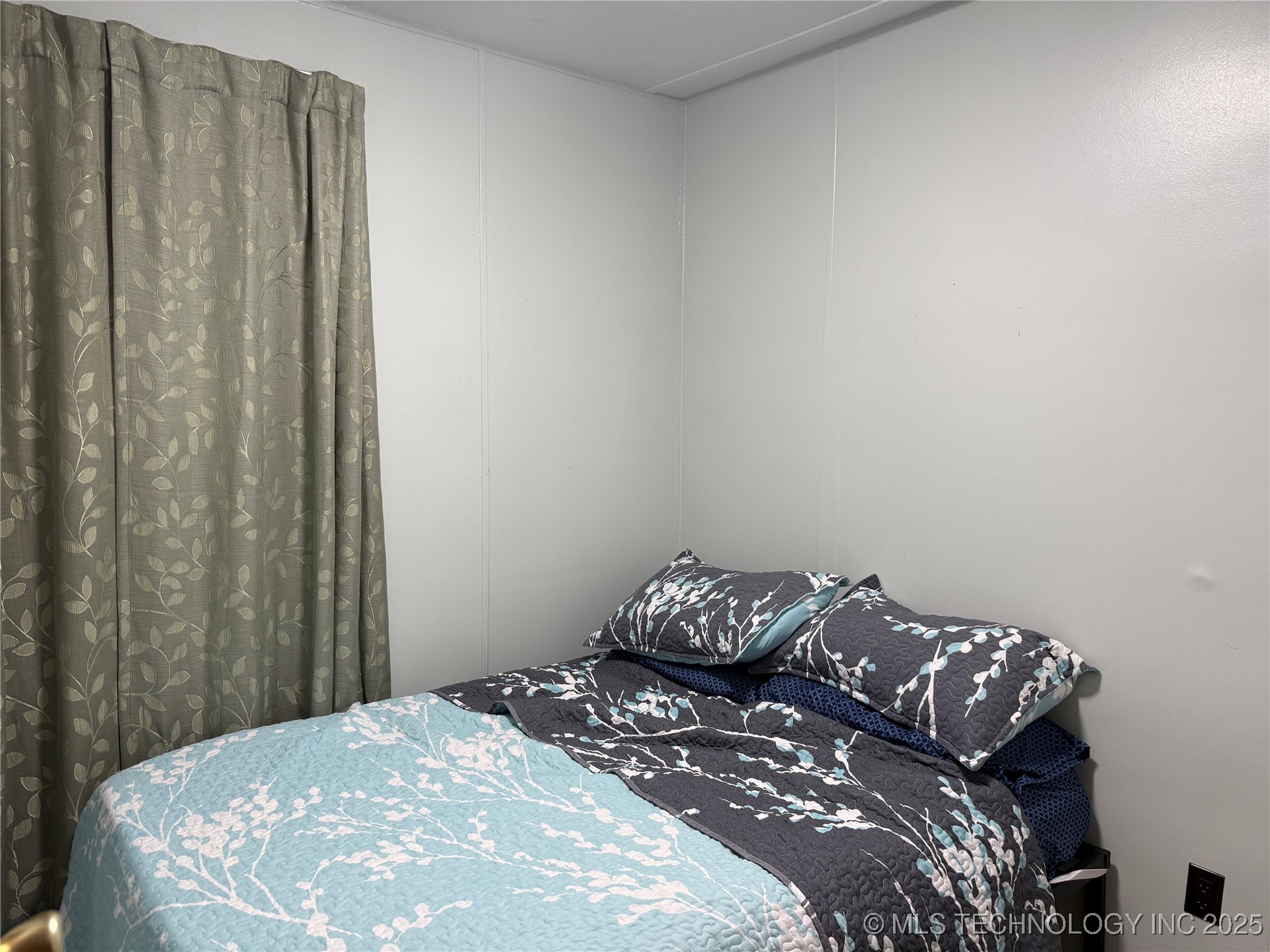 607 Terrace Property Photo 4