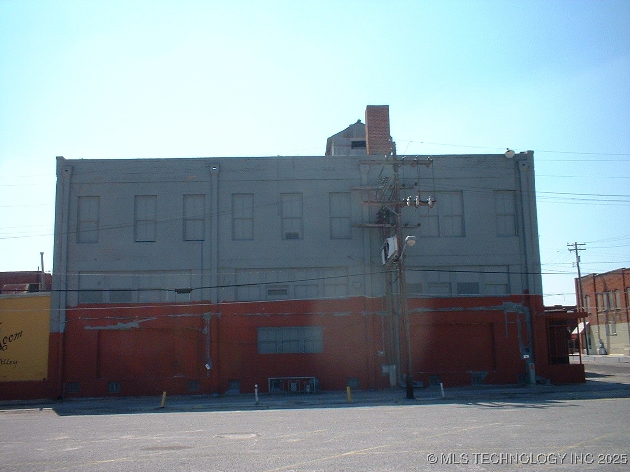 105 E Main Property Photo 2