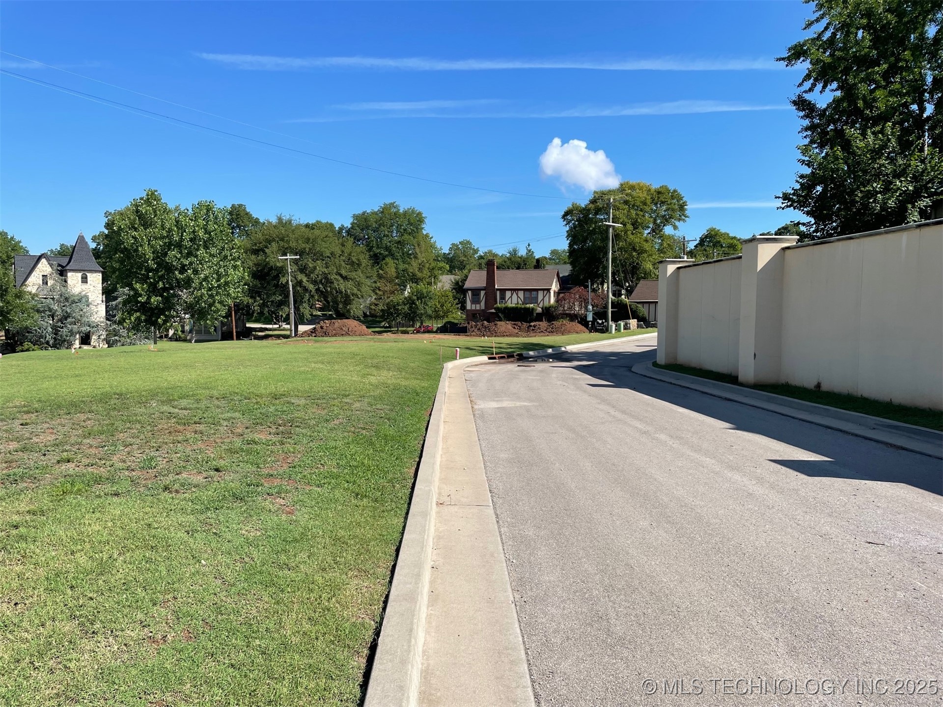 1251 E 28th Street Property Photo 3