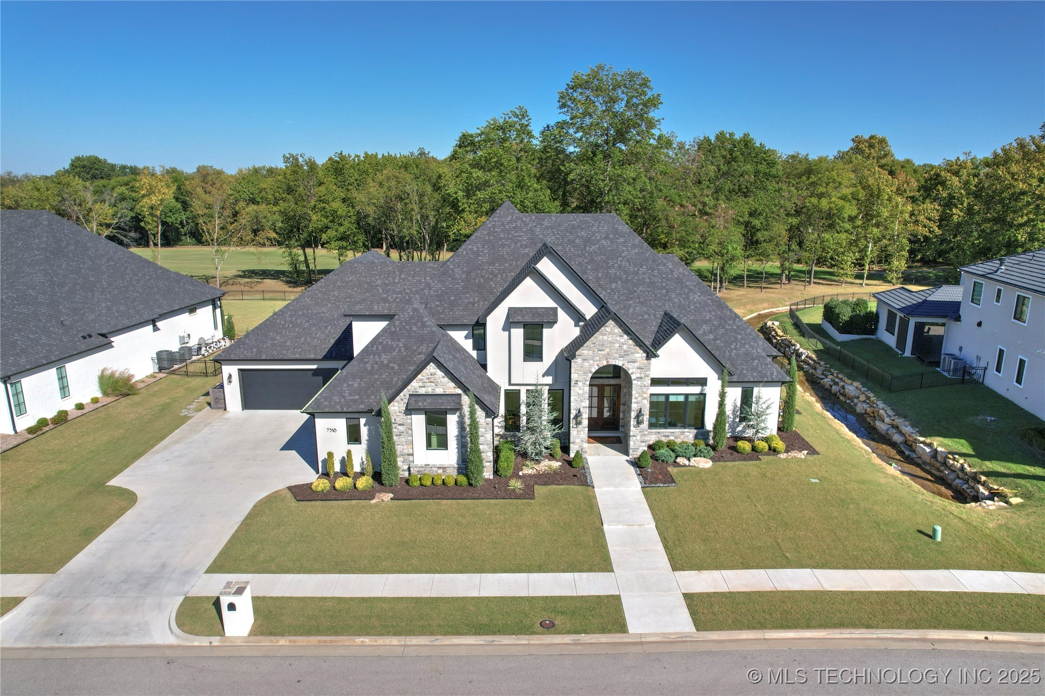 7316 E College Street Property Photo 1