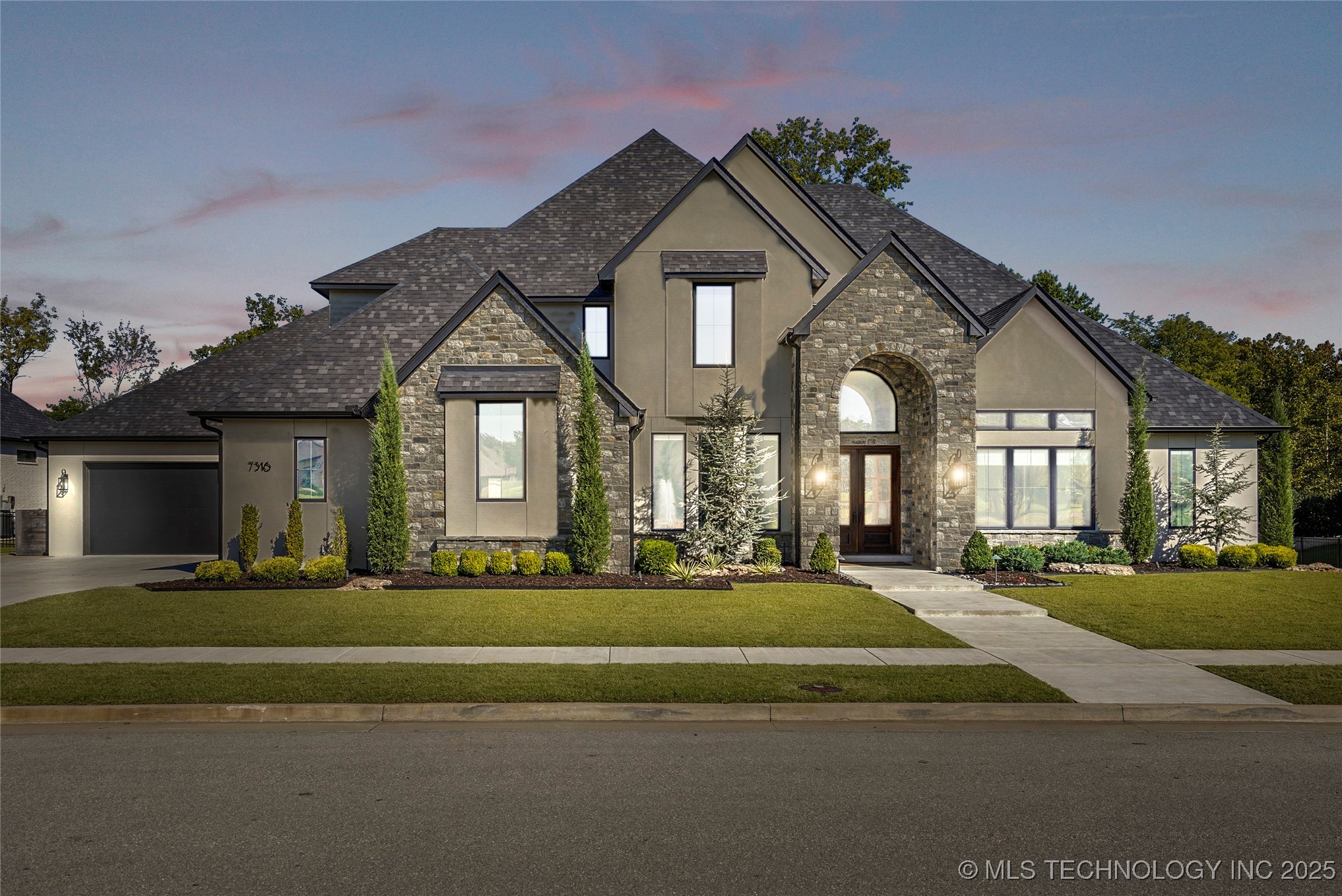 7316 E College Street Property Photo 2