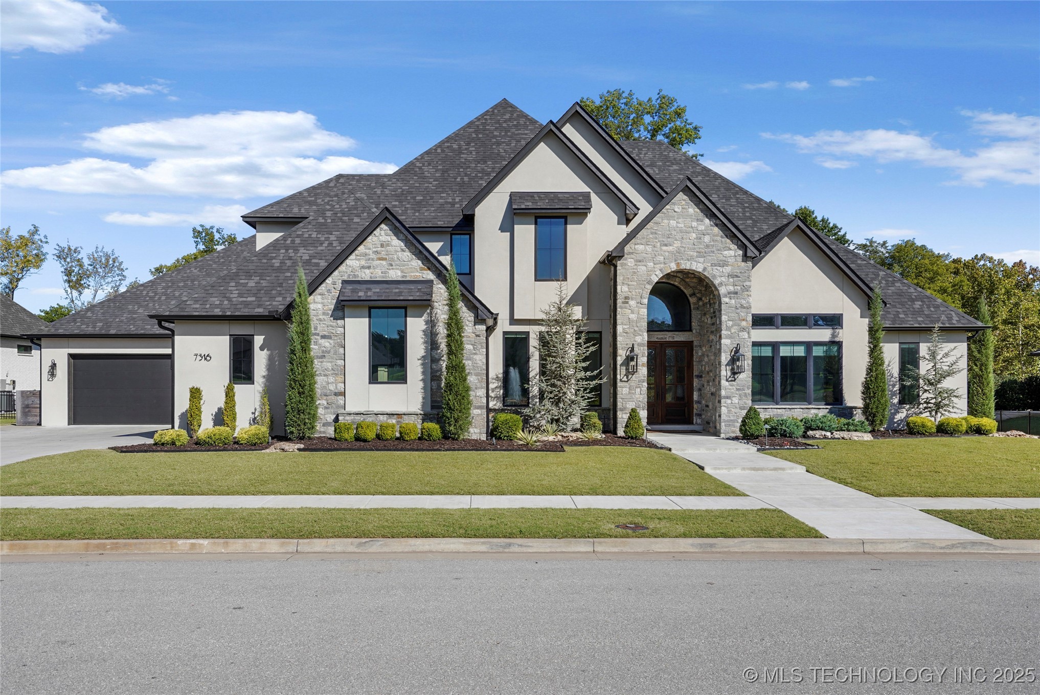 7316 E College Street Property Photo 3