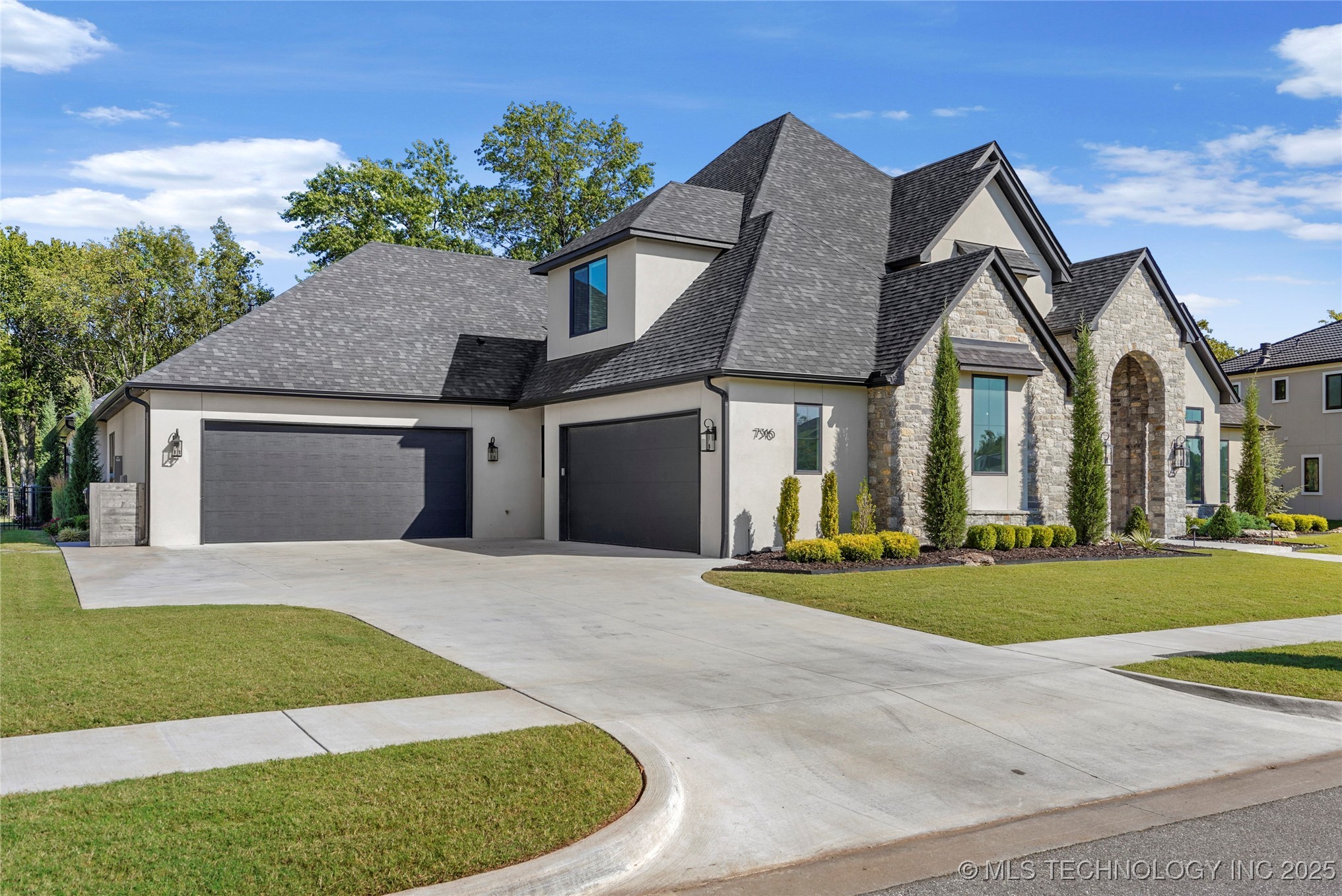 7316 E College Street Property Photo 4