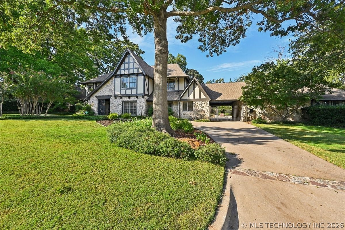 3133 E 68th Street Property Photo 1