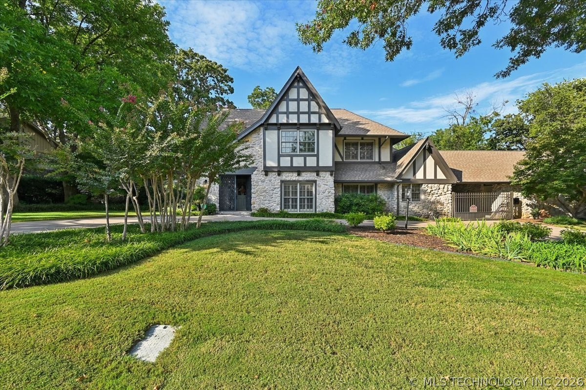 3133 E 68th Street Property Photo 3