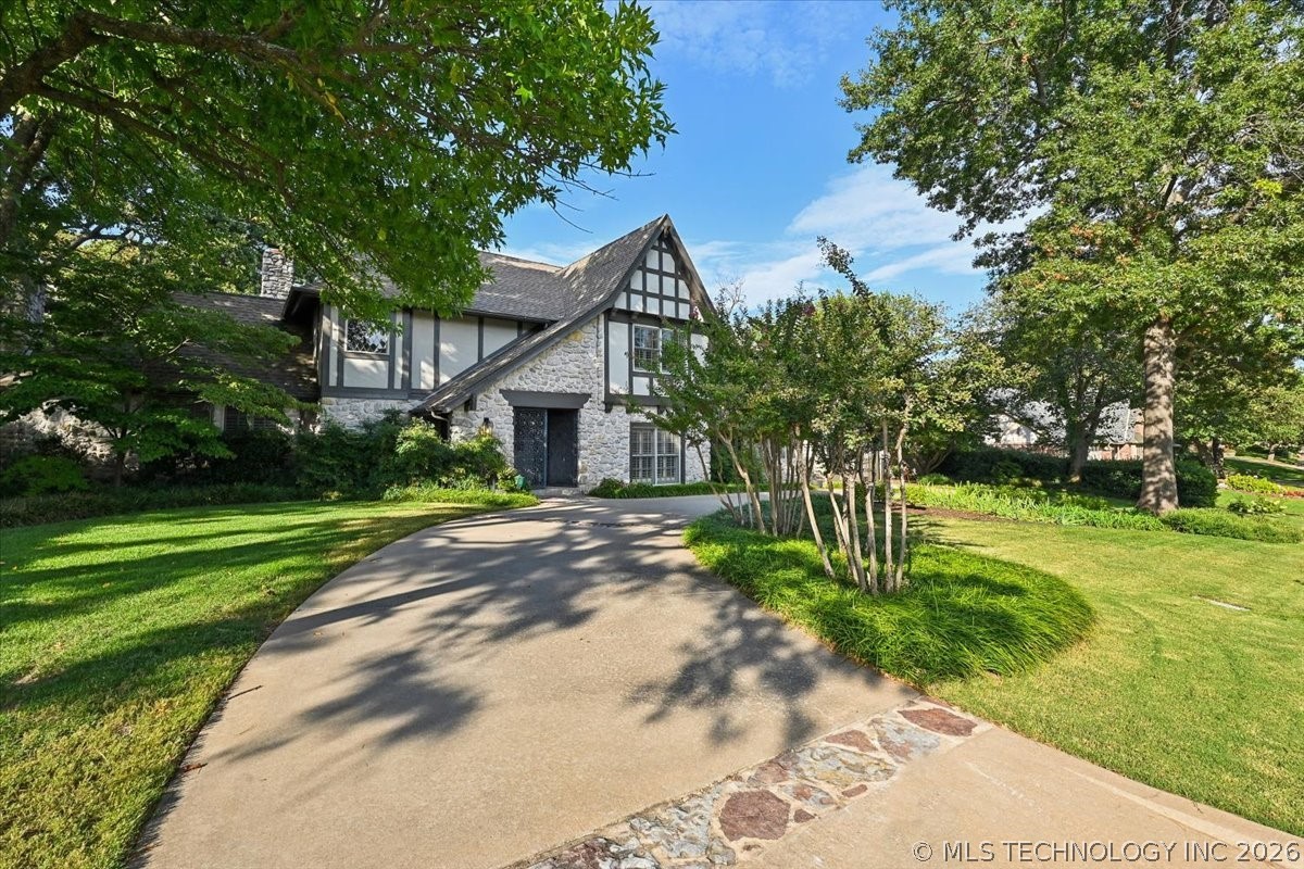 3133 E 68th Street Property Photo 4