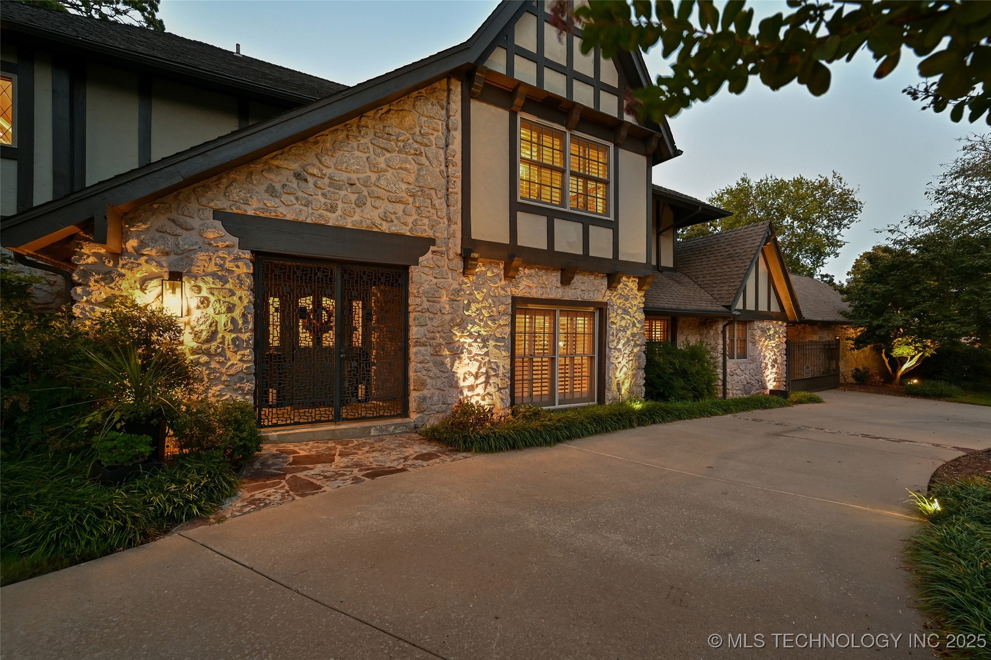 3133 E 68th Street Property Photo 5