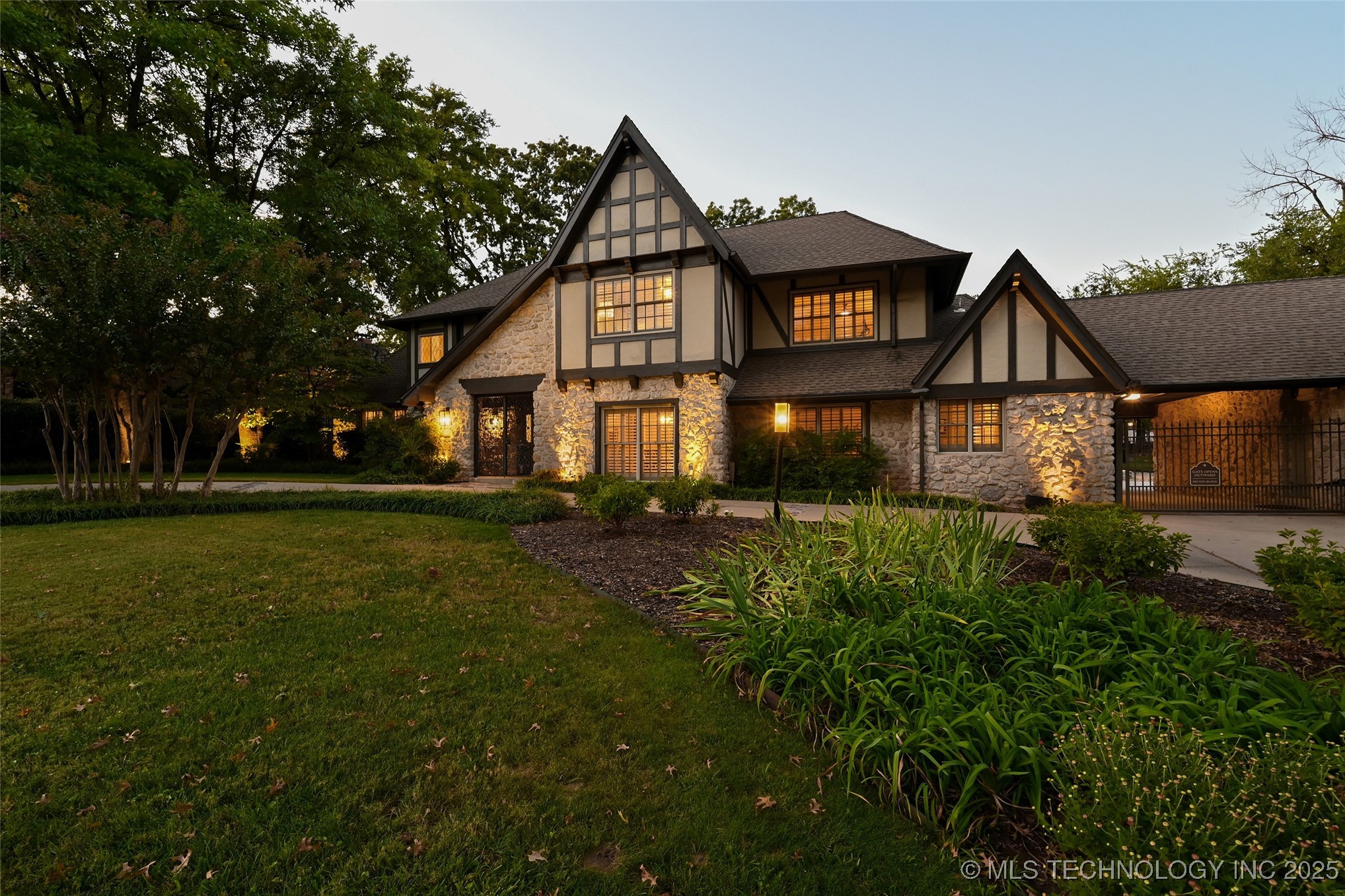 3133 E 68th Street Property Photo 7