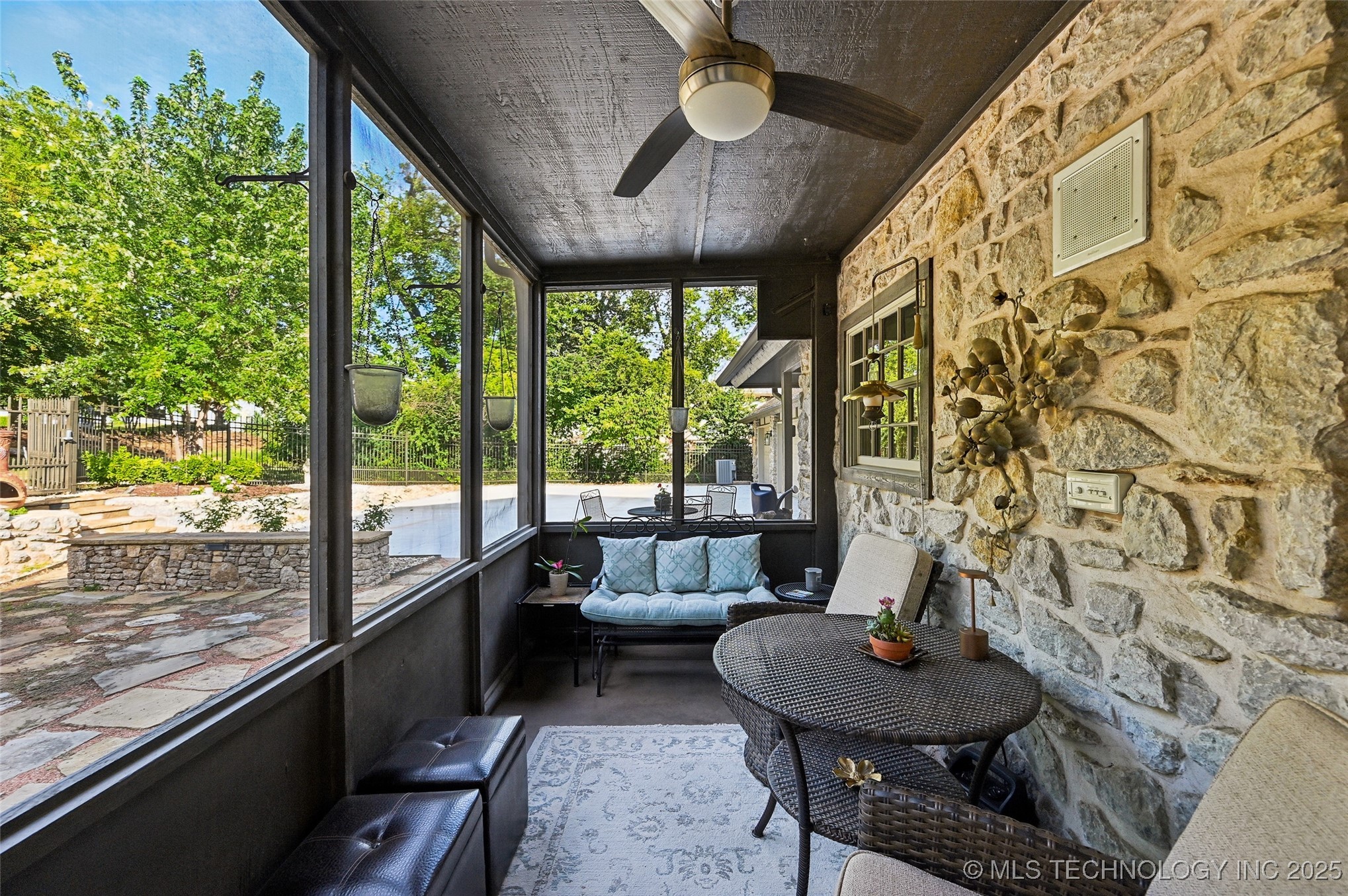 3133 E 68th Street Property Photo 32