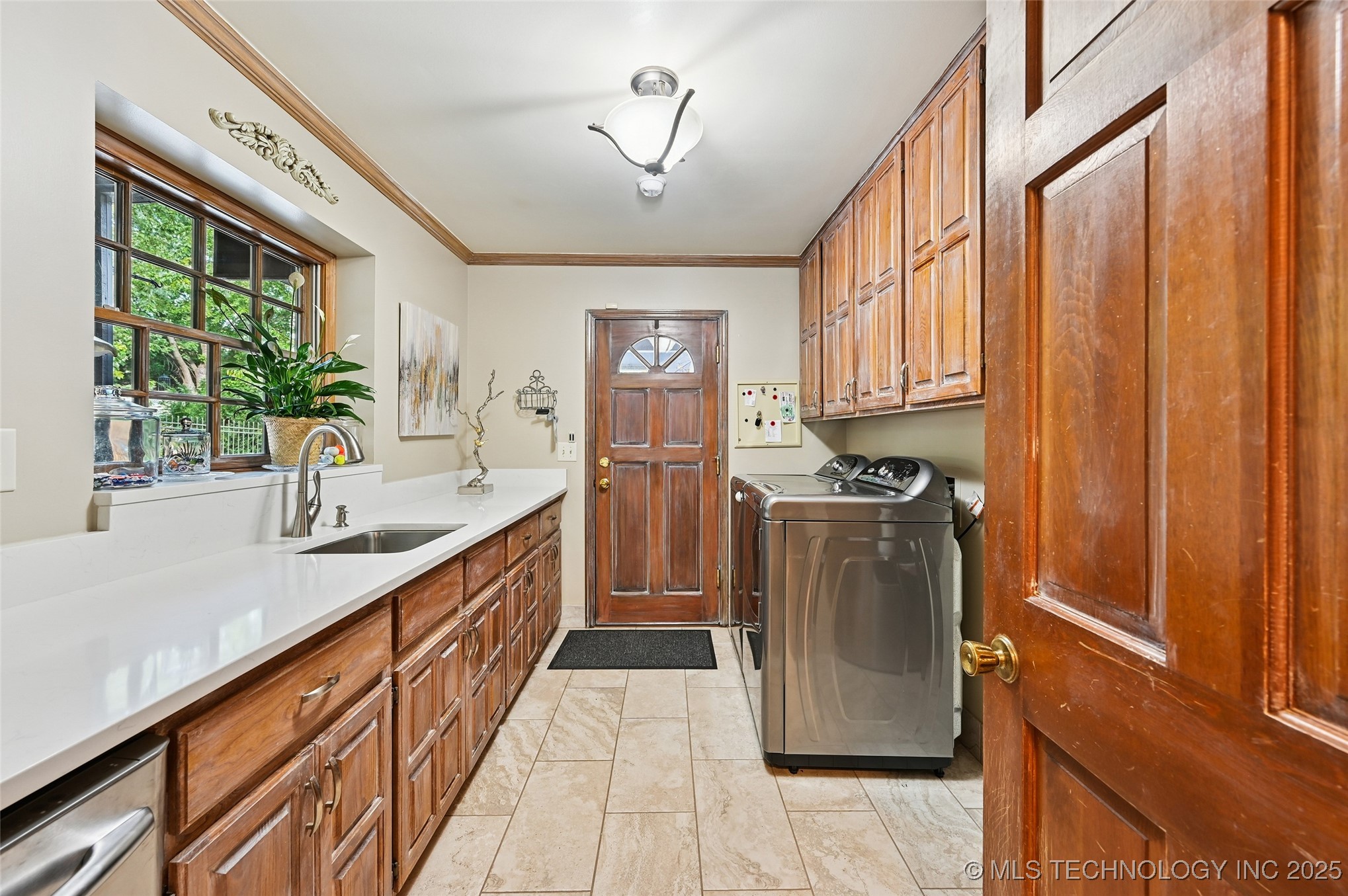 3133 E 68th Street Property Photo 33