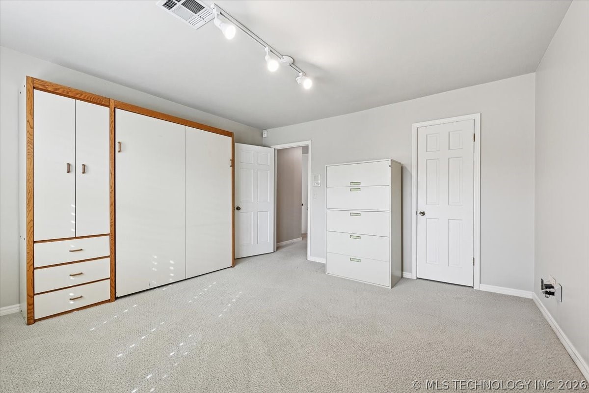 3133 E 68th Street Property Photo 60