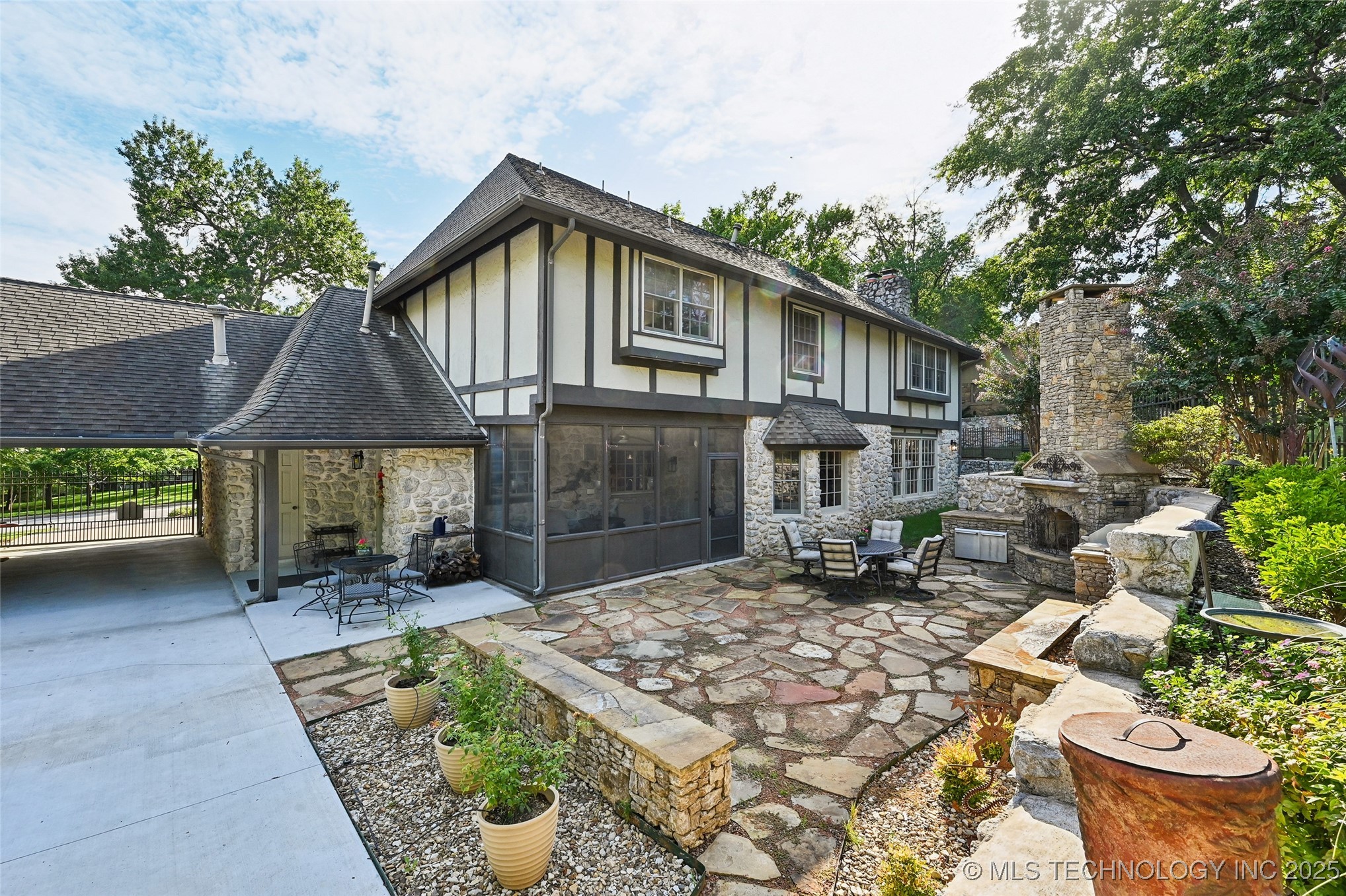 3133 E 68th Street Property Photo 64