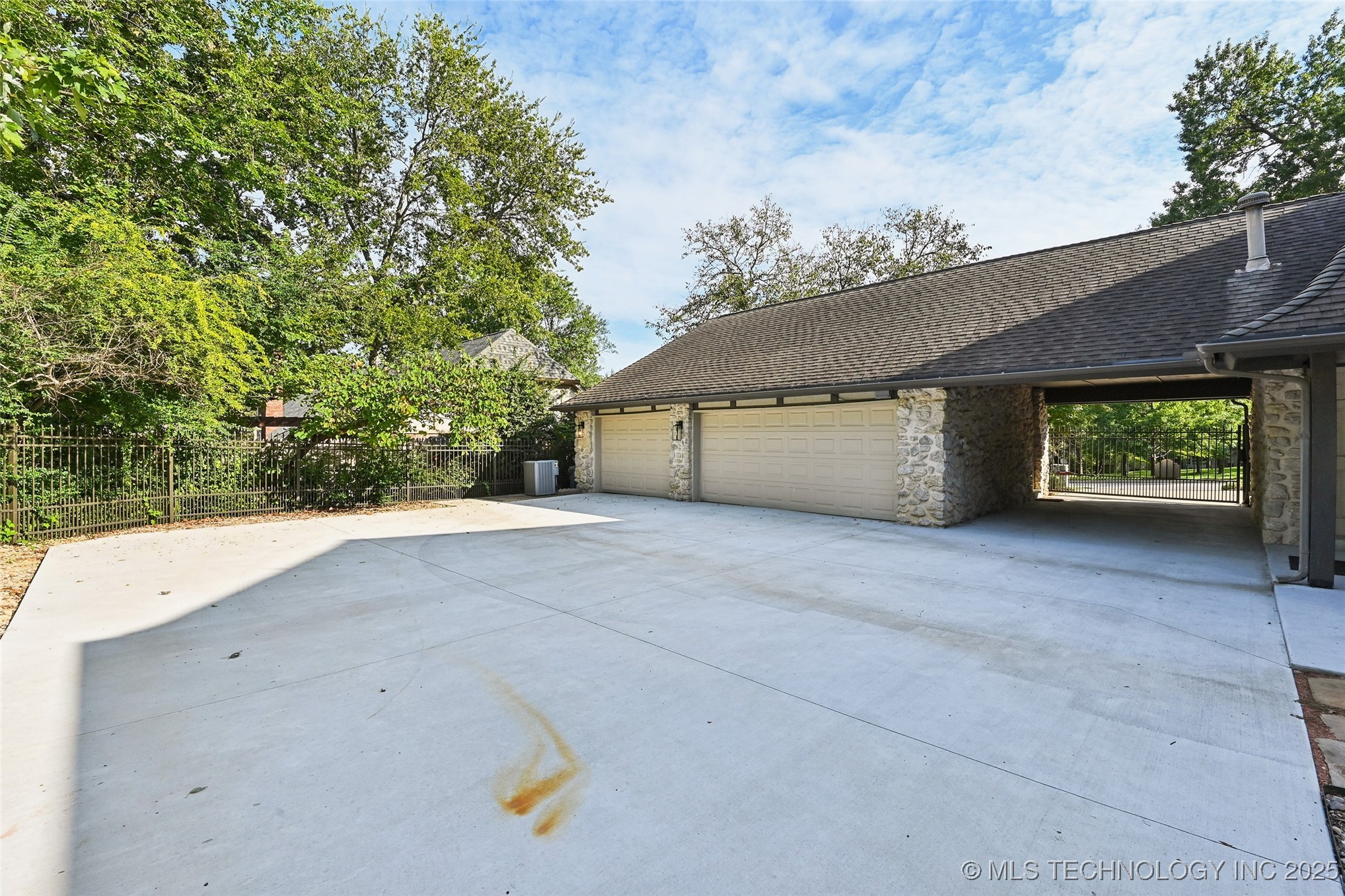 3133 E 68th Street Property Photo 67