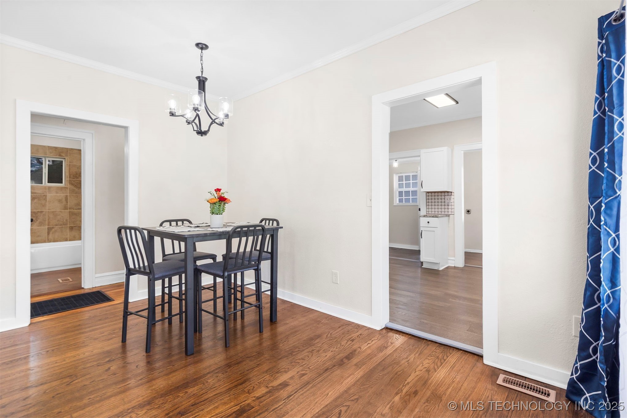 1315 W Easton Street Property Photo 5