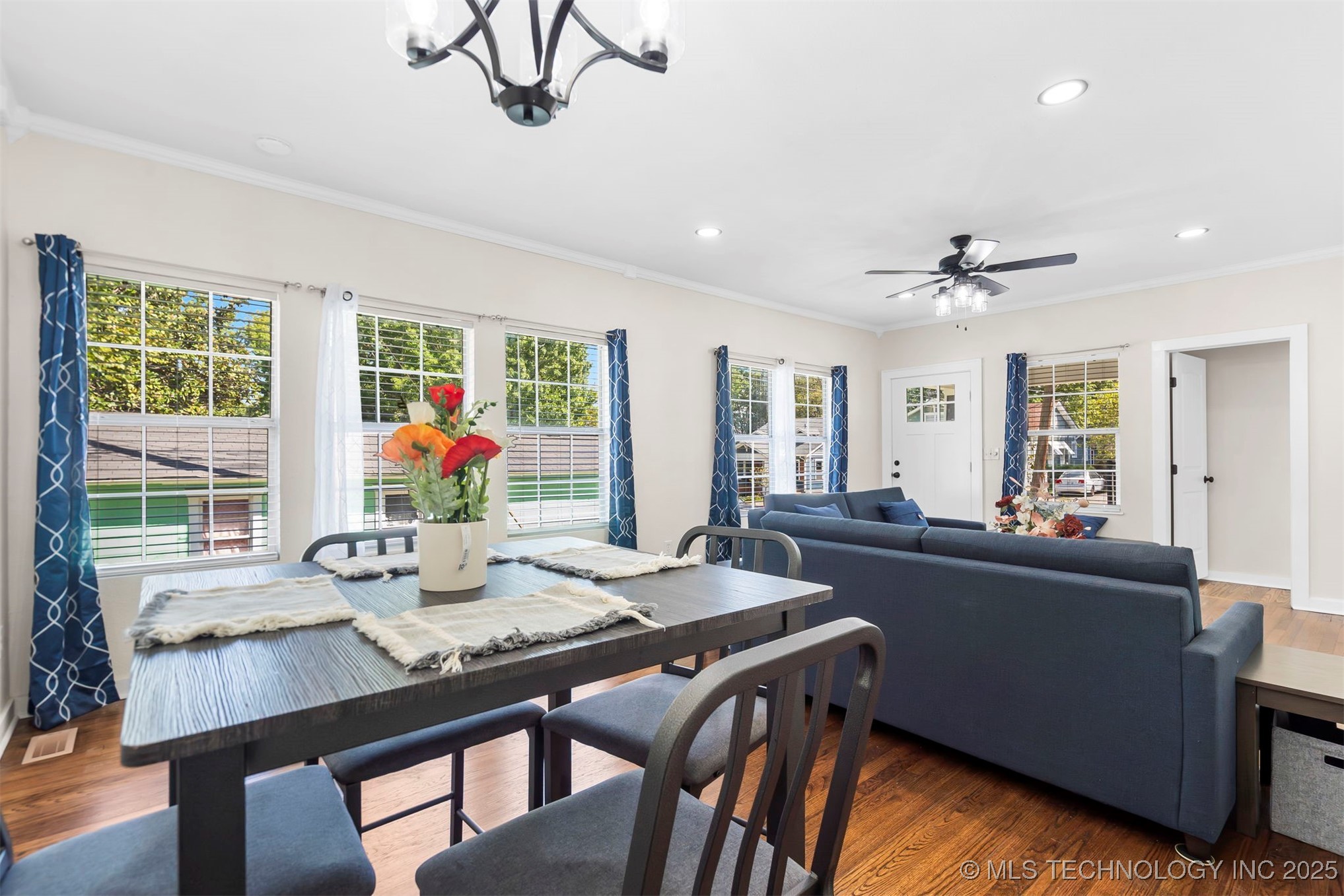 1315 W Easton Street Property Photo 6