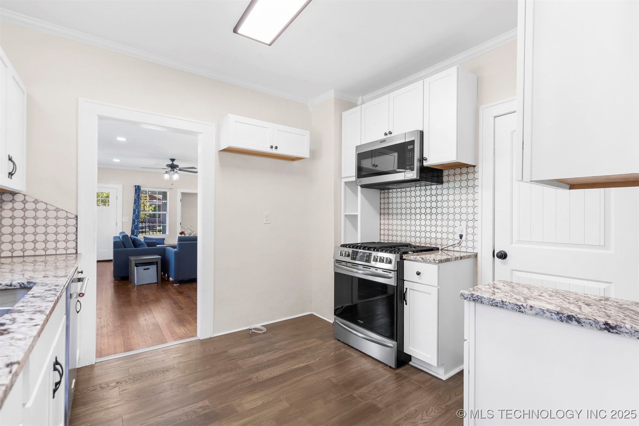 1315 W Easton Street Property Photo 9