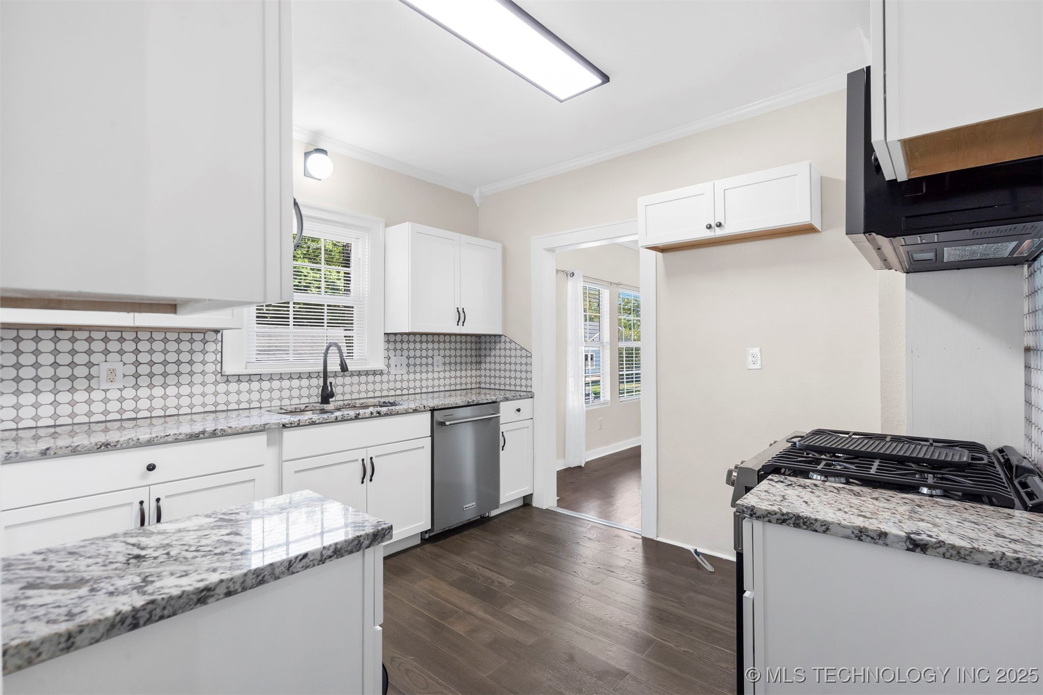 1315 W Easton Street Property Photo 10