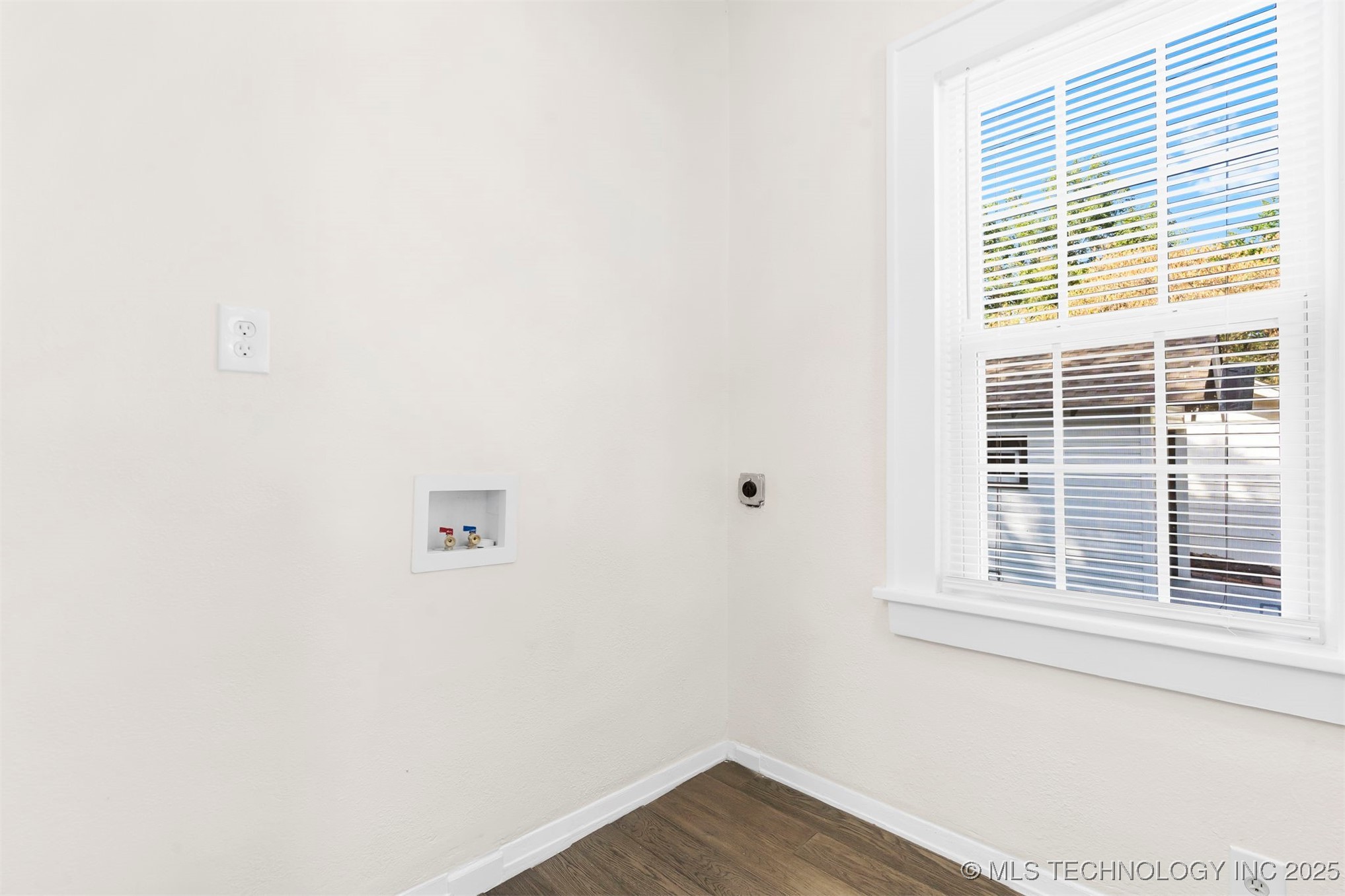 1315 W Easton Street Property Photo 11