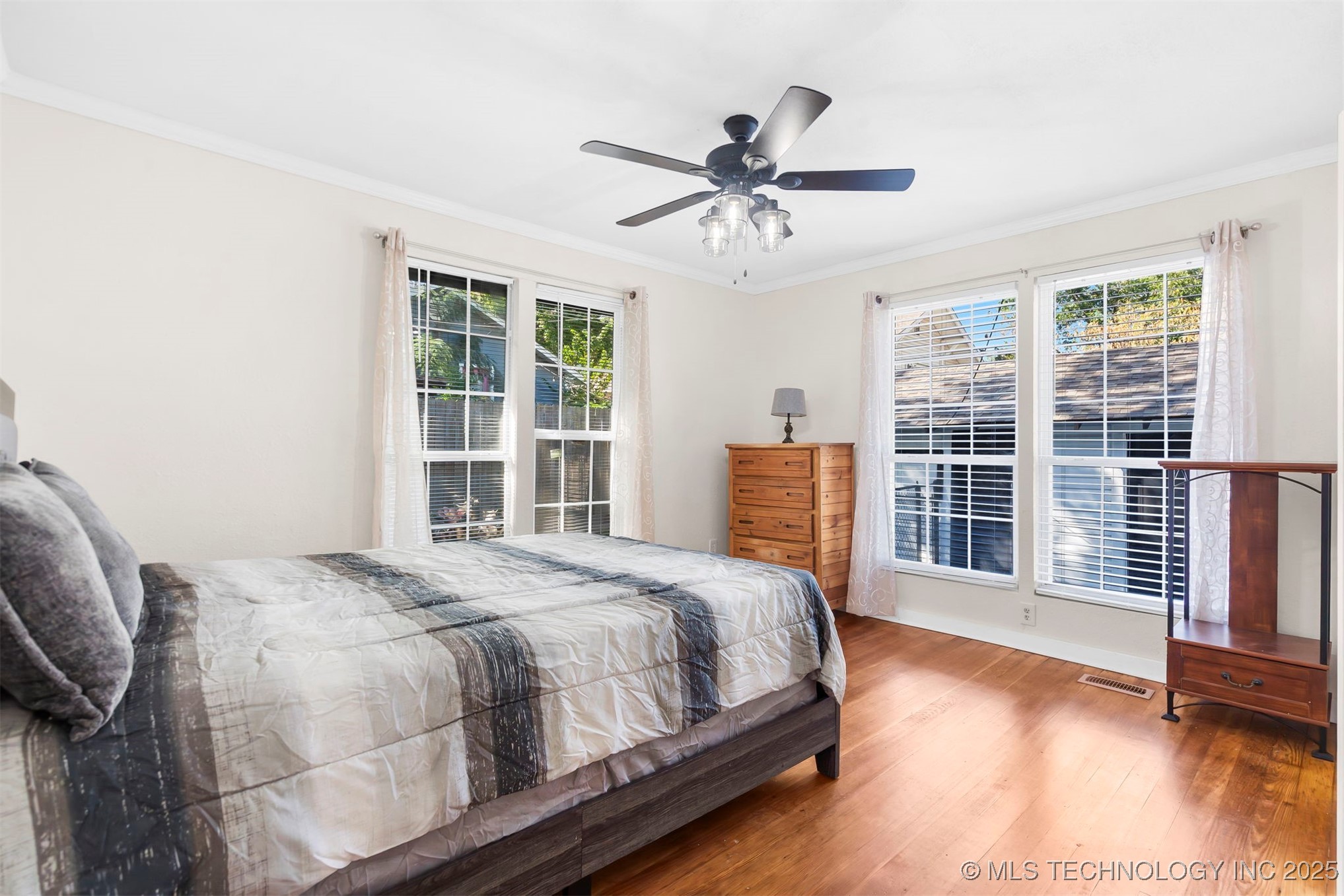 1315 W Easton Street Property Photo 12