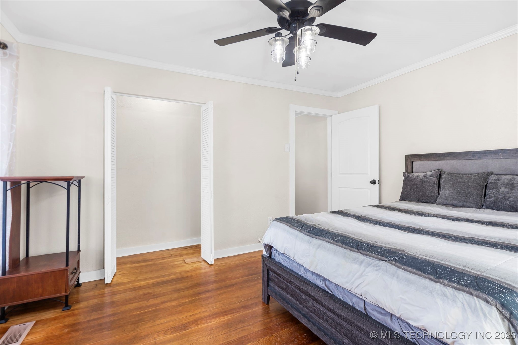 1315 W Easton Street Property Photo 13