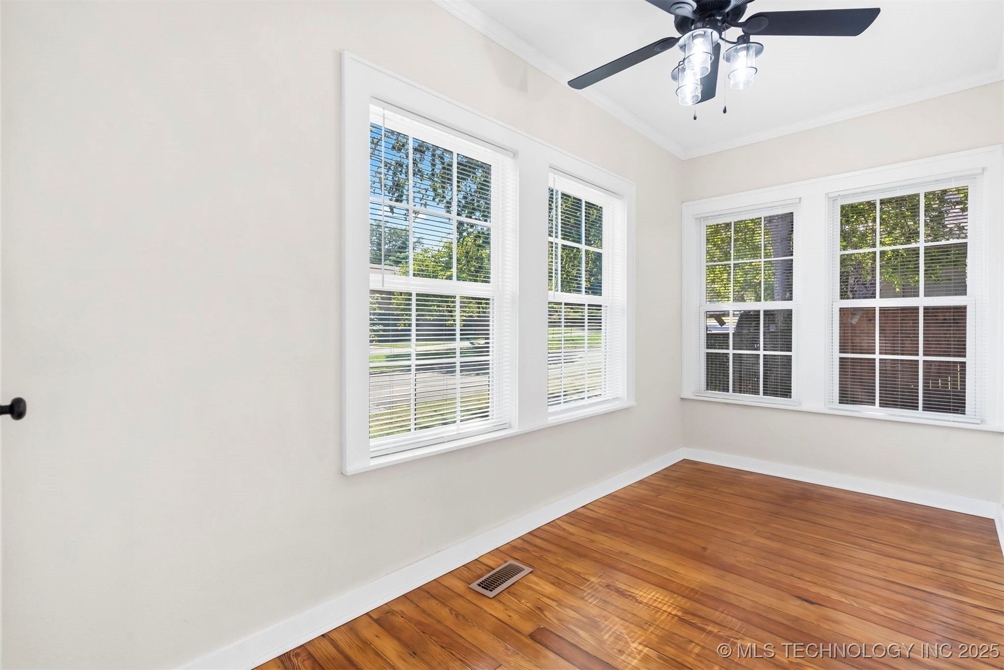 1315 W Easton Street Property Photo 16