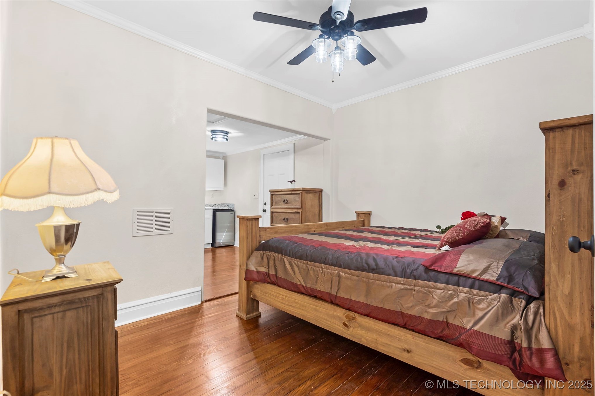 1315 W Easton Street Property Photo 17