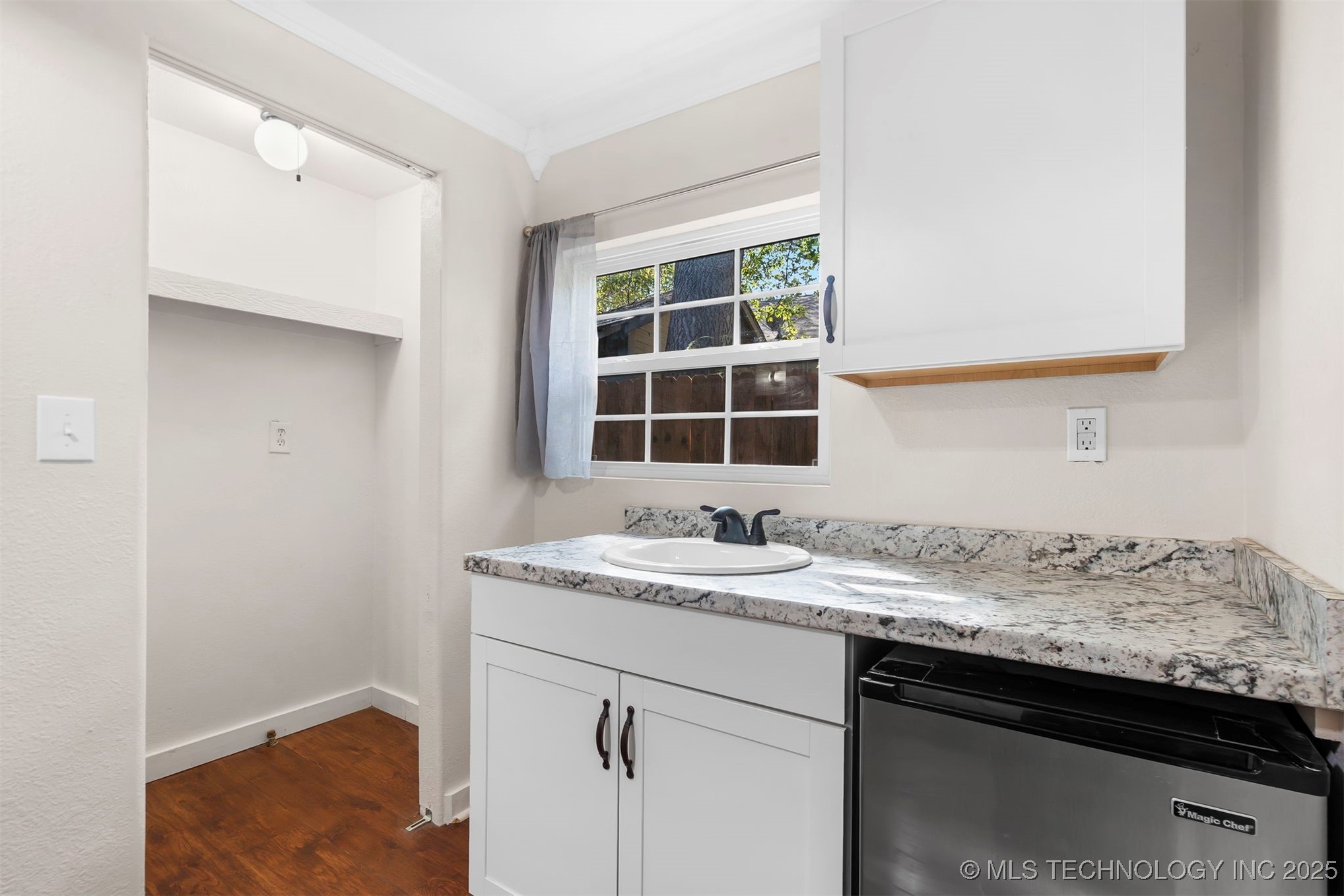 1315 W Easton Street Property Photo 20