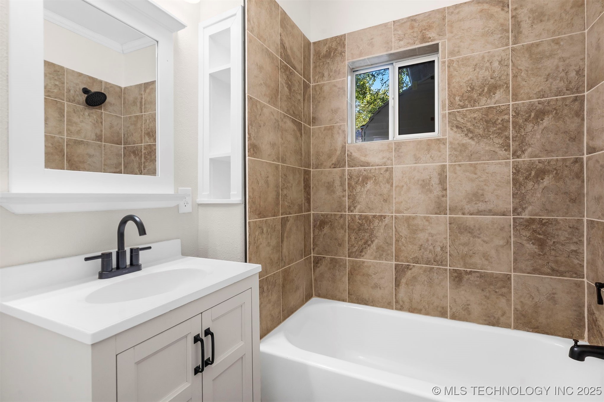 1315 W Easton Street Property Photo 23