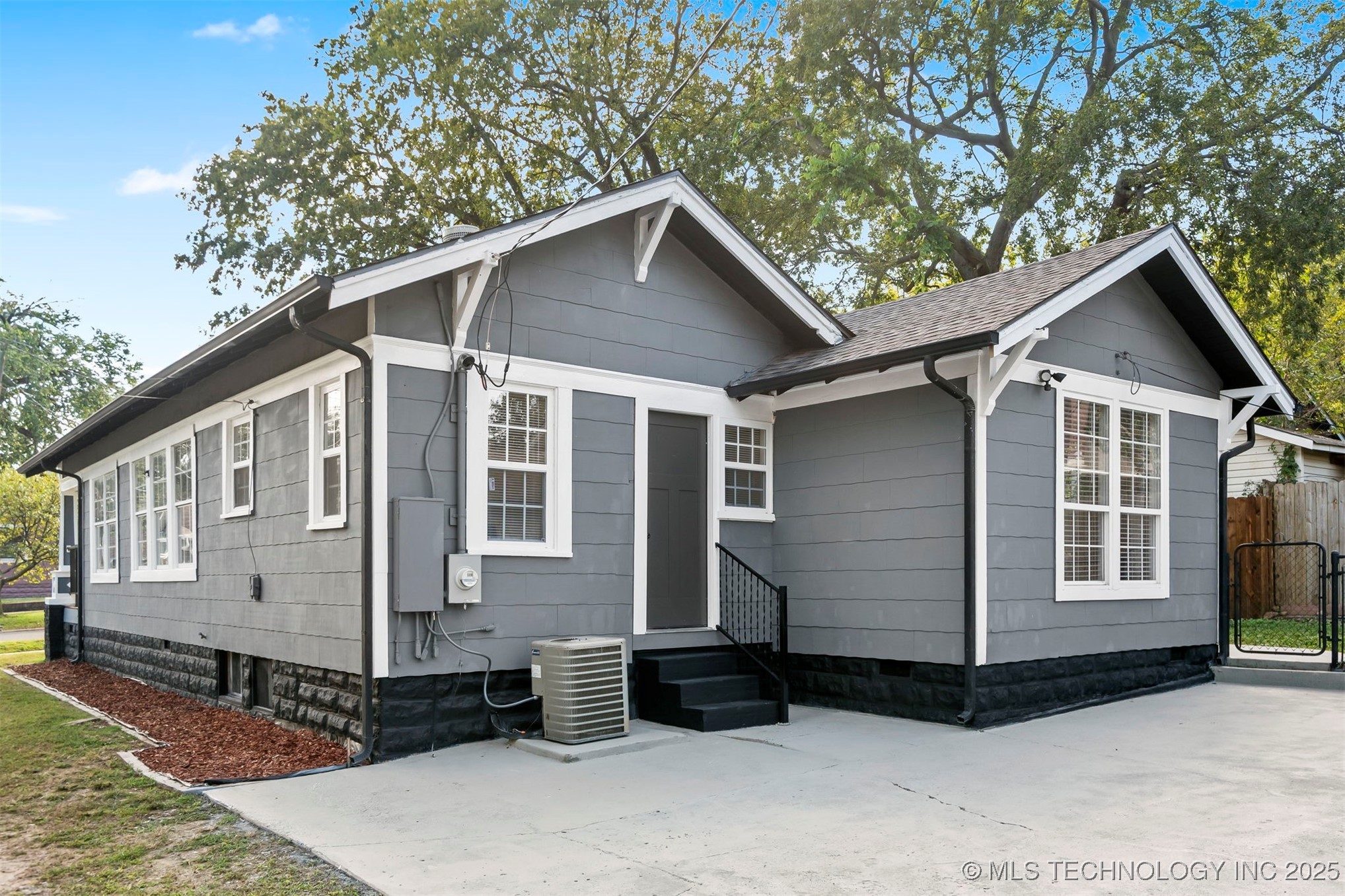 1315 W Easton Street Property Photo 28