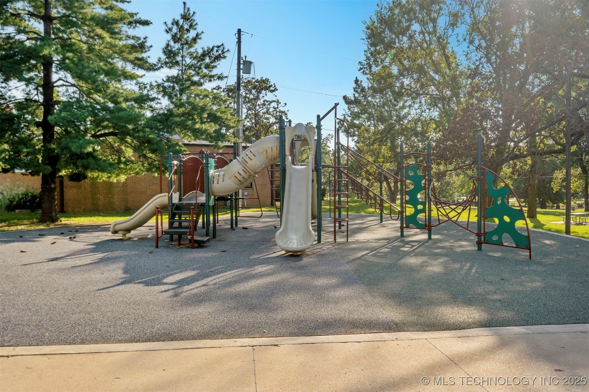 1315 W Easton Street Property Photo 34