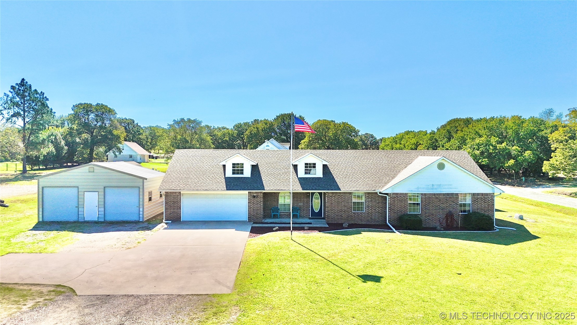 1801 E Willow Drive Property Photo 1