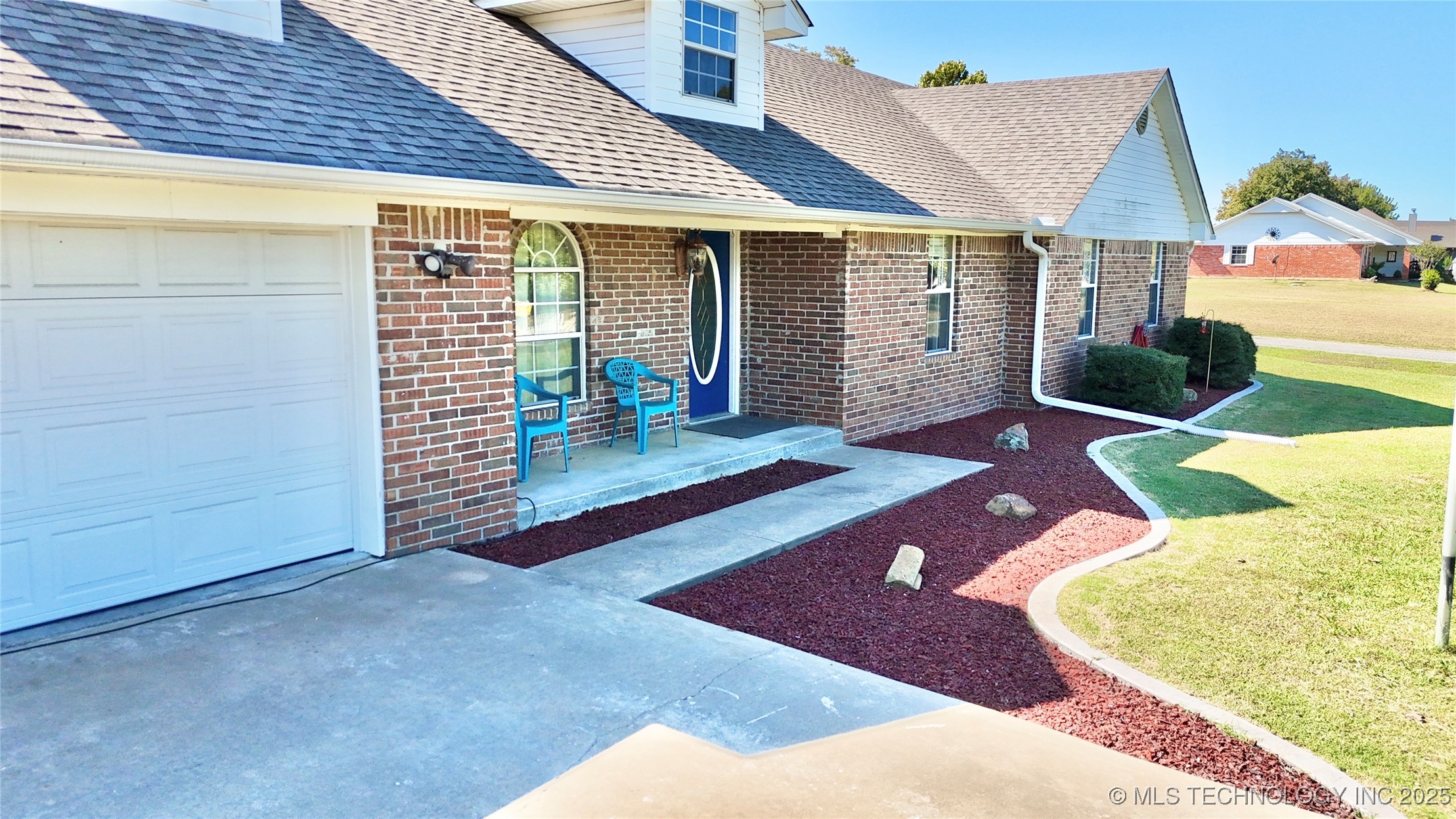 1801 E Willow Drive Property Photo 2